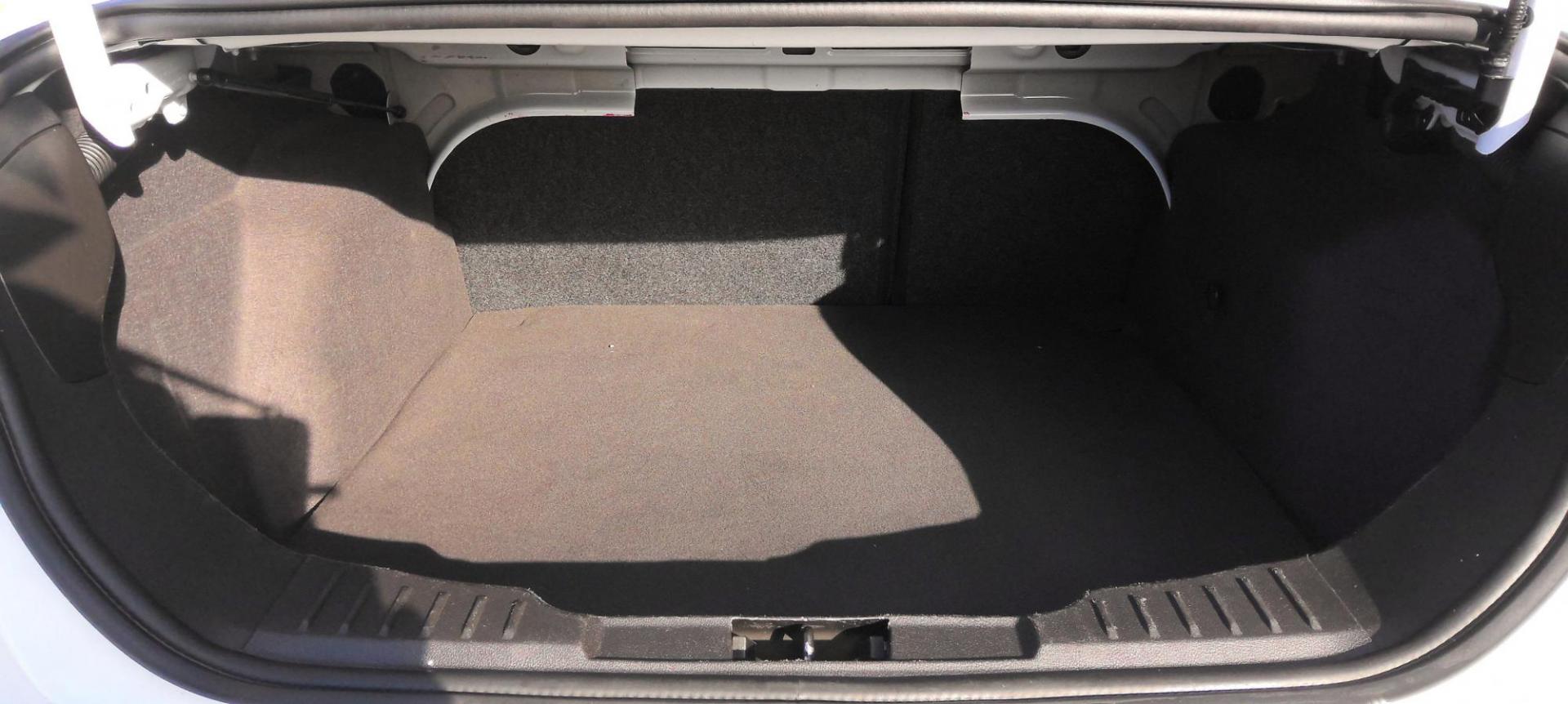 2017 WHITE Ford Focus SE Sedan (1FADP3F29HL) with an 2.0L L4 DOHC 16V engine, located at 502 S. Riverside Avenue, Medford, OR, 97501, (541) 773-3136, 42.322803, -122.867477 - Photo#4