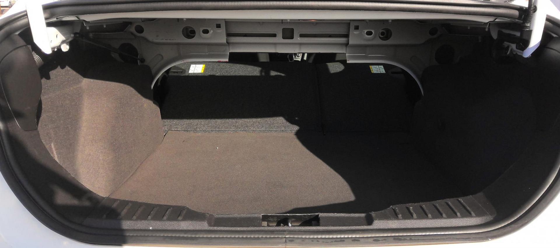 2017 WHITE Ford Focus SE Sedan (1FADP3F29HL) with an 2.0L L4 DOHC 16V engine, located at 502 S. Riverside Avenue, Medford, OR, 97501, (541) 773-3136, 42.322803, -122.867477 - Photo#5