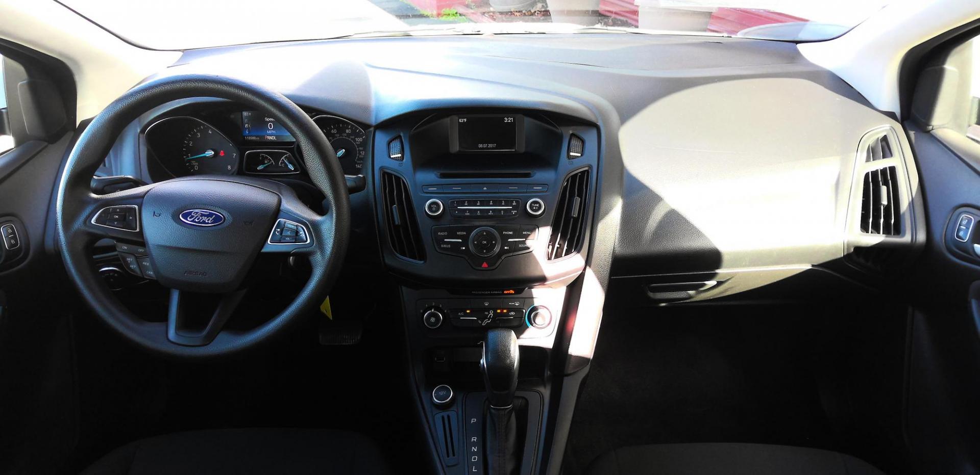 2017 WHITE Ford Focus SE Sedan (1FADP3F29HL) with an 2.0L L4 DOHC 16V engine, located at 502 S. Riverside Avenue, Medford, OR, 97501, (541) 773-3136, 42.322803, -122.867477 - Photo#8