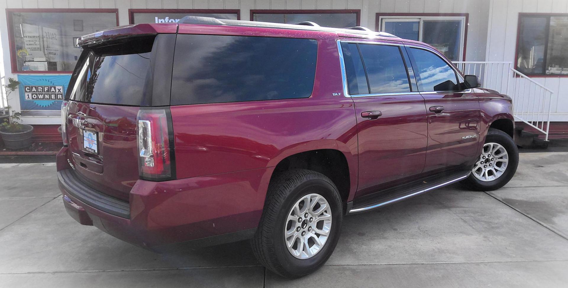 2018 RED GMC Yukon XL SLT 4WD (1GKS2GKC6JR) with an 5.3L V8 OHV 16V engine, 6A transmission, located at 502 S. Riverside Avenue, Medford, OR, 97501, (541) 773-3136, 42.322803, -122.867477 - Photo#2