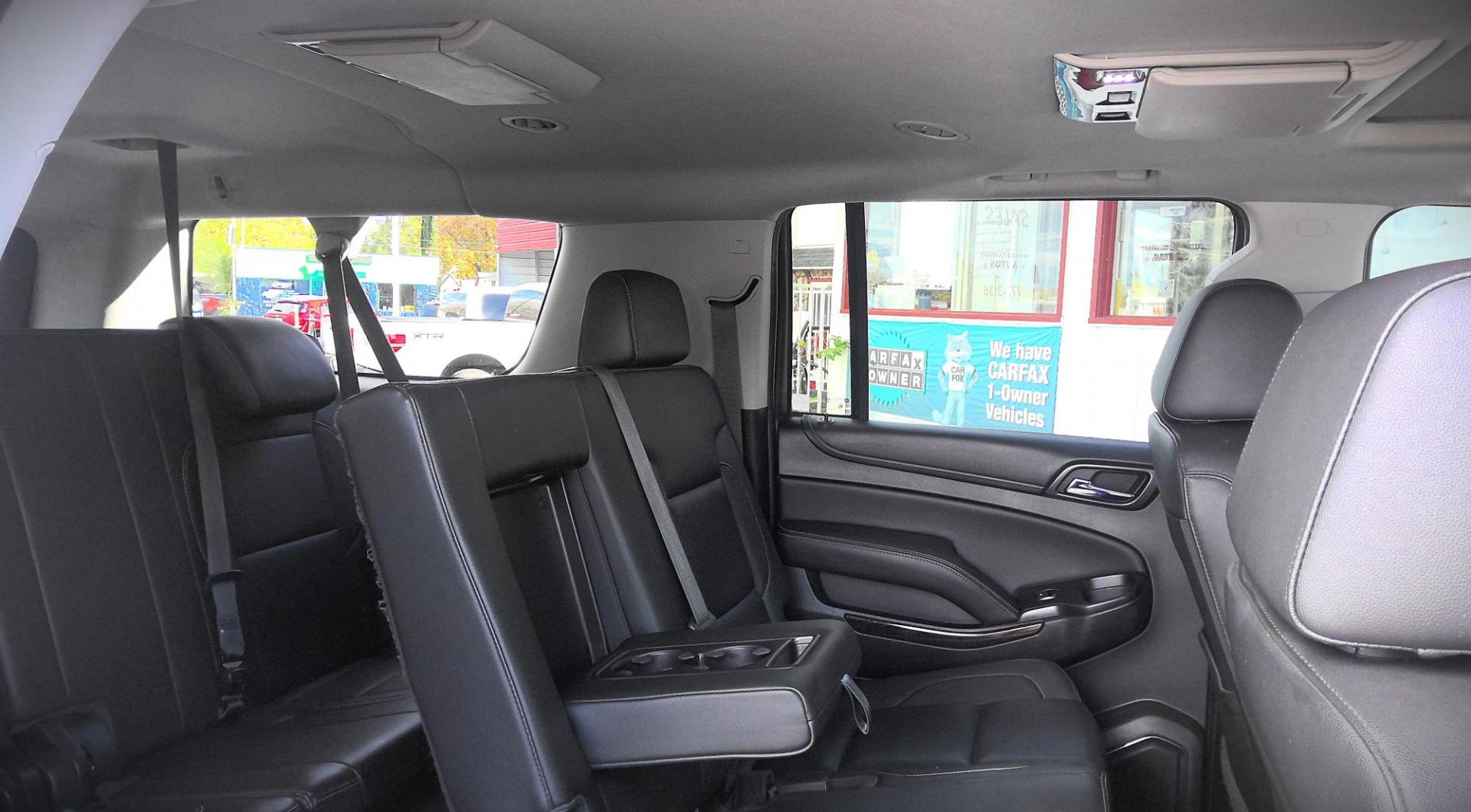 2018 RED GMC Yukon XL SLT 4WD (1GKS2GKC6JR) with an 5.3L V8 OHV 16V engine, 6A transmission, located at 502 S. Riverside Avenue, Medford, OR, 97501, (541) 773-3136, 42.322803, -122.867477 - Photo#9