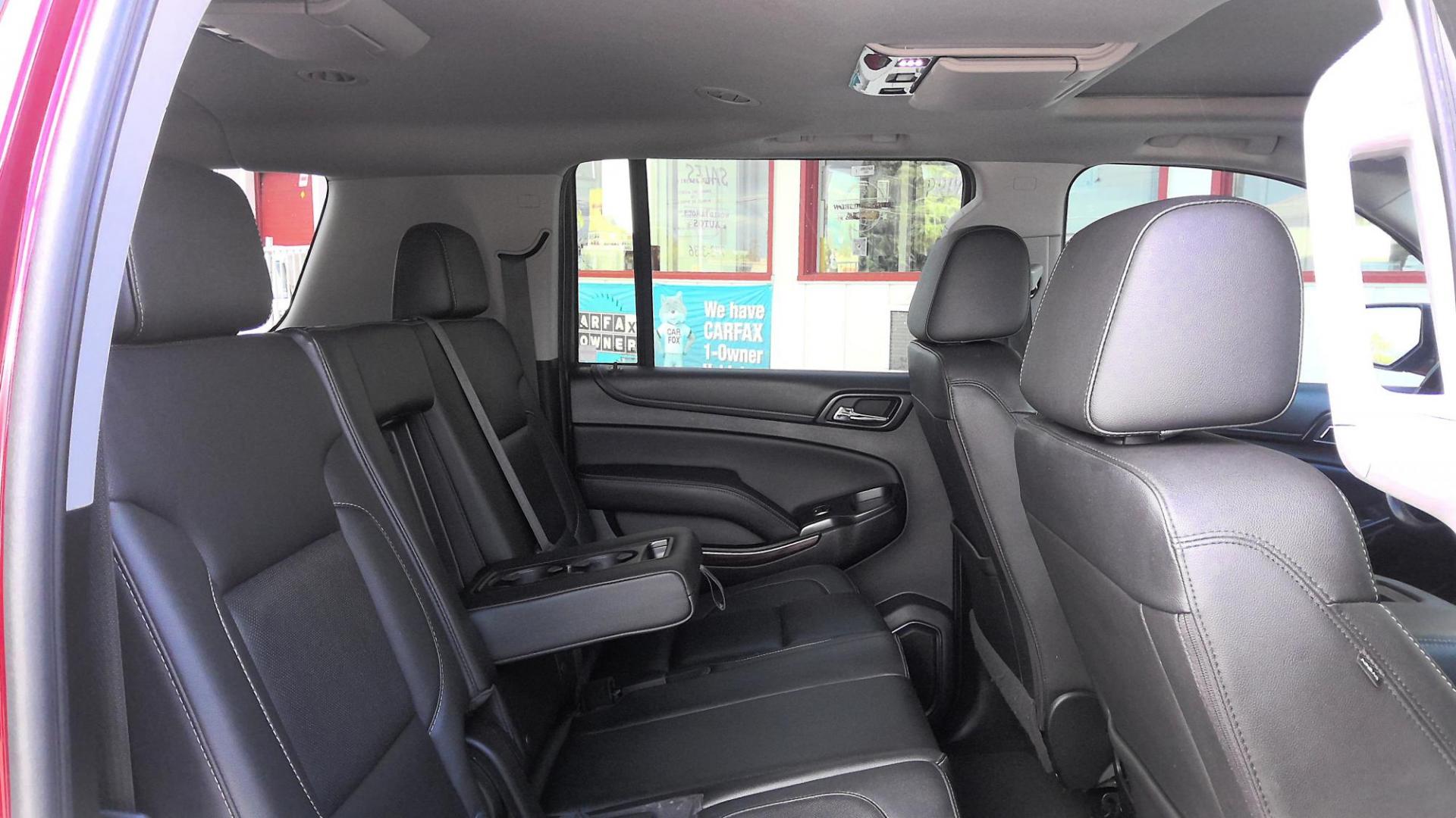 2018 RED GMC Yukon XL SLT 4WD (1GKS2GKC6JR) with an 5.3L V8 OHV 16V engine, 6A transmission, located at 502 S. Riverside Avenue, Medford, OR, 97501, (541) 773-3136, 42.322803, -122.867477 - Photo#10