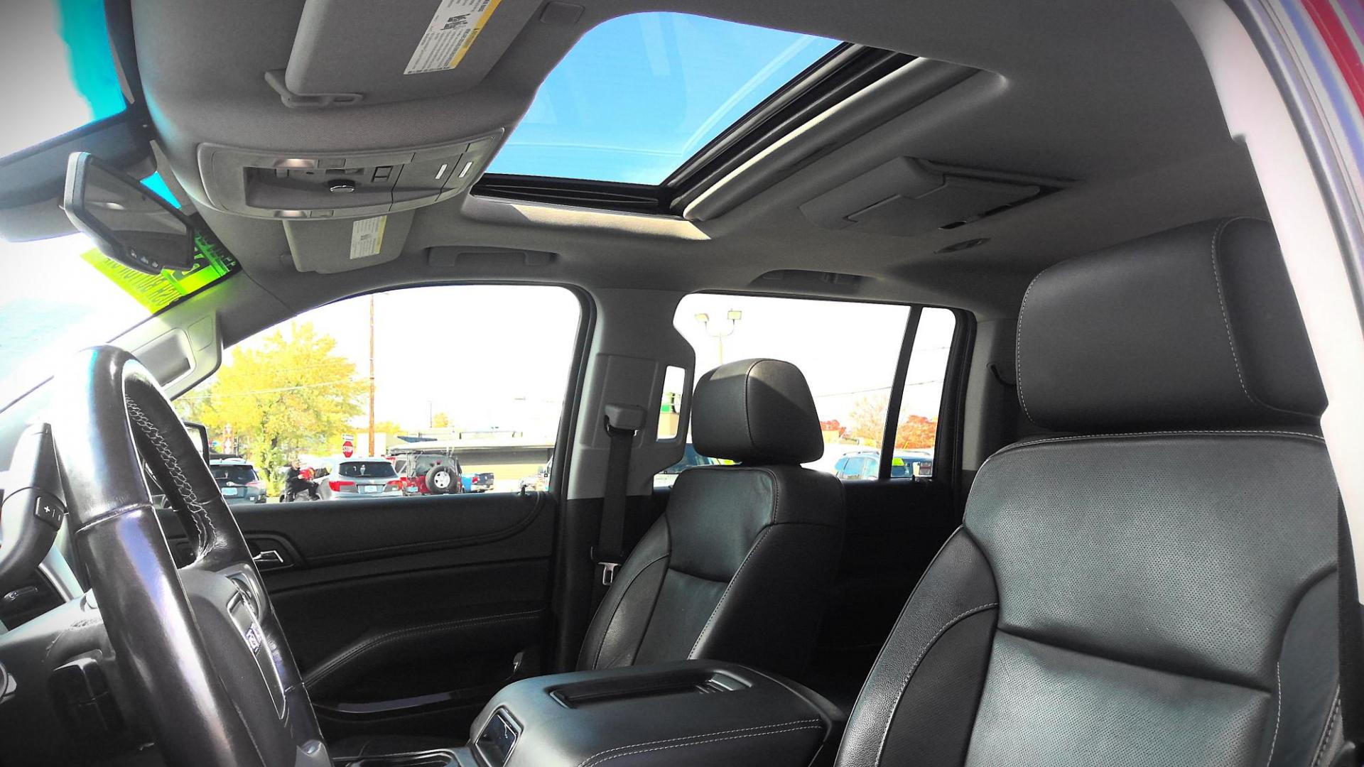 2018 RED GMC Yukon XL SLT 4WD (1GKS2GKC6JR) with an 5.3L V8 OHV 16V engine, 6A transmission, located at 502 S. Riverside Avenue, Medford, OR, 97501, (541) 773-3136, 42.322803, -122.867477 - Photo#19