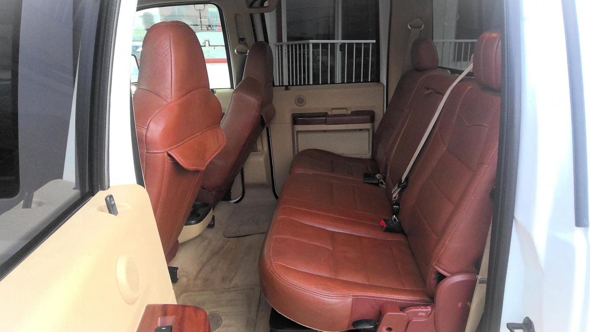 2009 WHITE Ford F-250 SD FX4 Crew Cab 4WD (1FTSW215X9E) with an 5.4L V8 SOHC 16V engine, located at 502 S. Riverside Avenue, Medford, OR, 97501, (541) 773-3136, 42.322803, -122.867477 - Photo#3