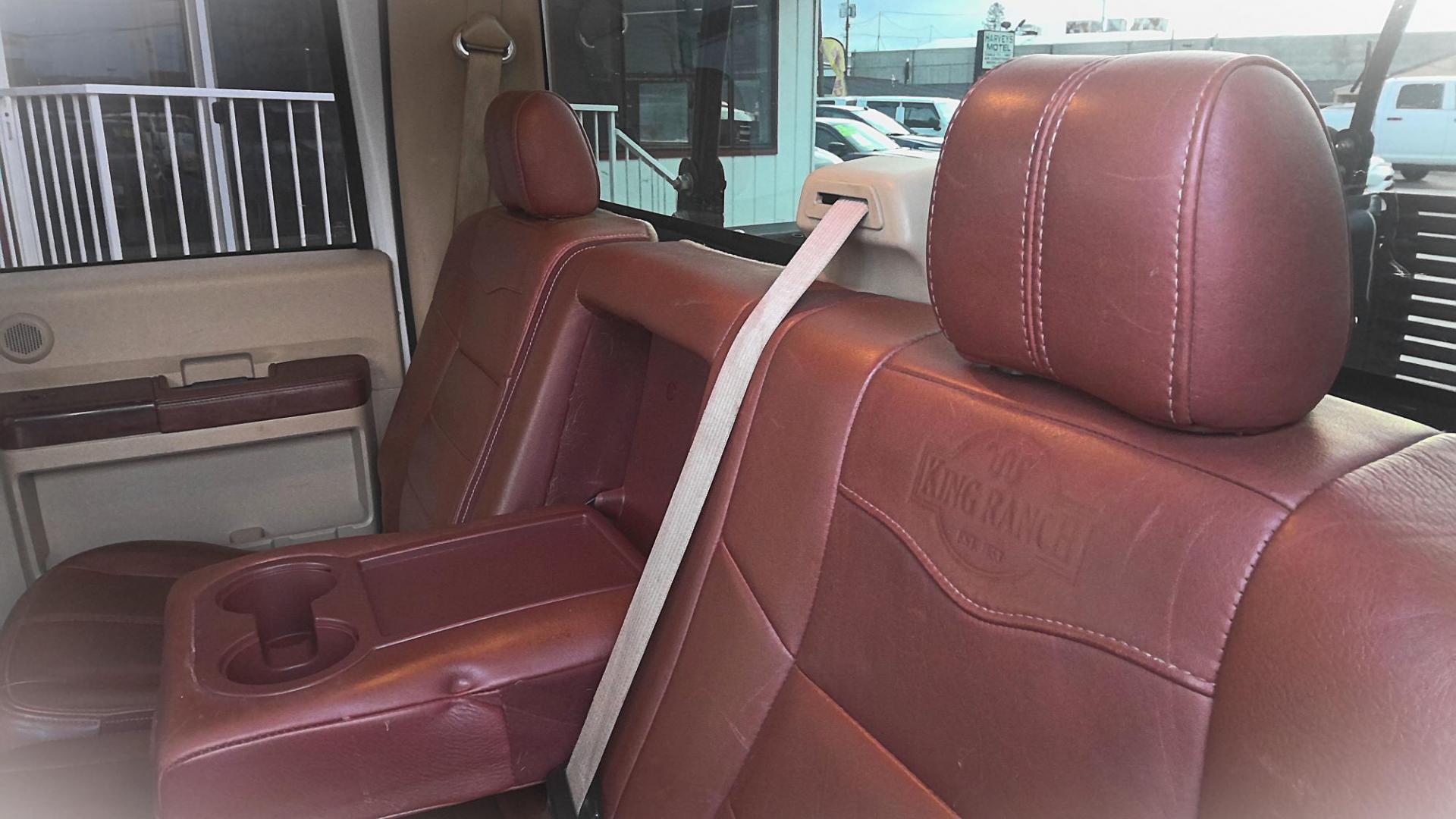 2009 WHITE Ford F-250 SD FX4 Crew Cab 4WD (1FTSW215X9E) with an 5.4L V8 SOHC 16V engine, located at 502 S. Riverside Avenue, Medford, OR, 97501, (541) 773-3136, 42.322803, -122.867477 - Photo#4