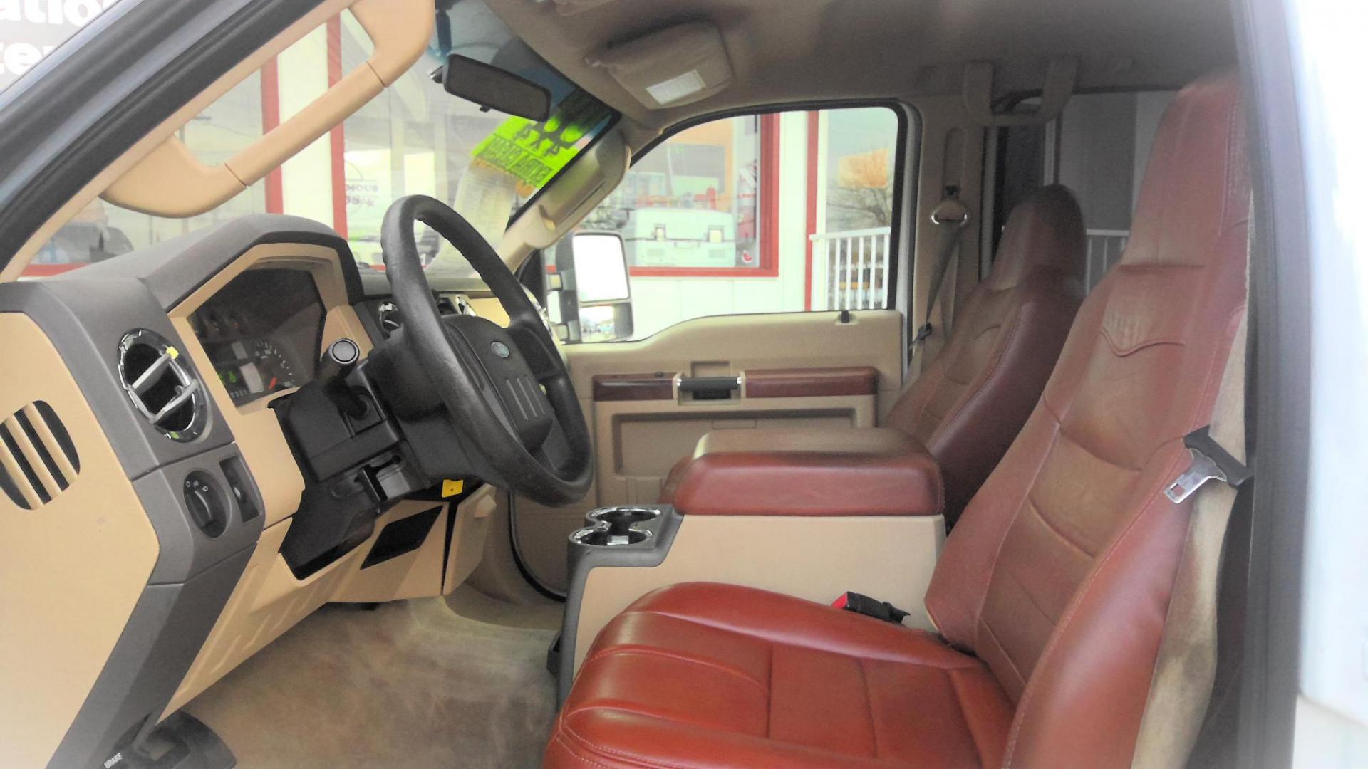 2009 WHITE Ford F-250 SD FX4 Crew Cab 4WD (1FTSW215X9E) with an 5.4L V8 SOHC 16V engine, located at 502 S. Riverside Avenue, Medford, OR, 97501, (541) 773-3136, 42.322803, -122.867477 - Photo#7