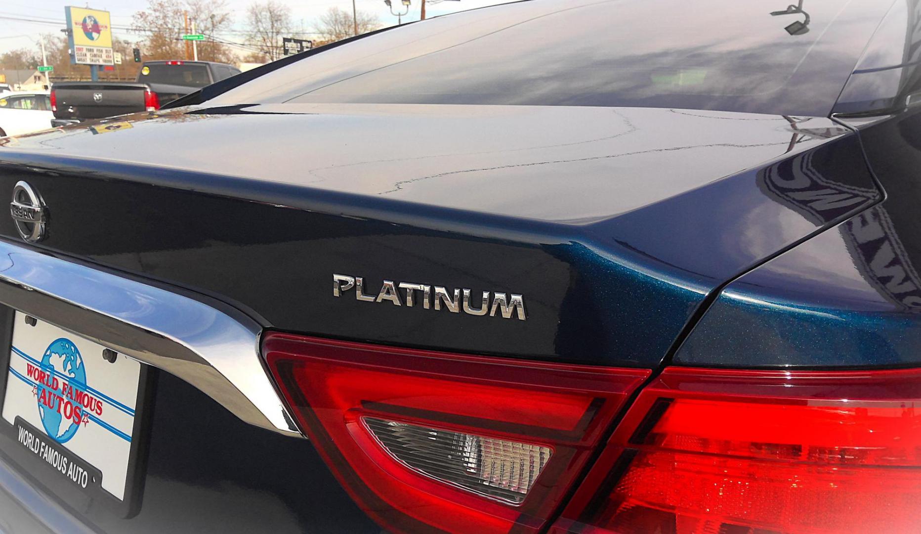 2017 BLUE Nissan Maxima 3.5 S (1N4AA6AP6HC) with an 3.5L V6 DOHC 24V engine, CVT transmission, located at 502 S. Riverside Avenue, Medford, OR, 97501, (541) 773-3136, 42.322803, -122.867477 - Photo#4