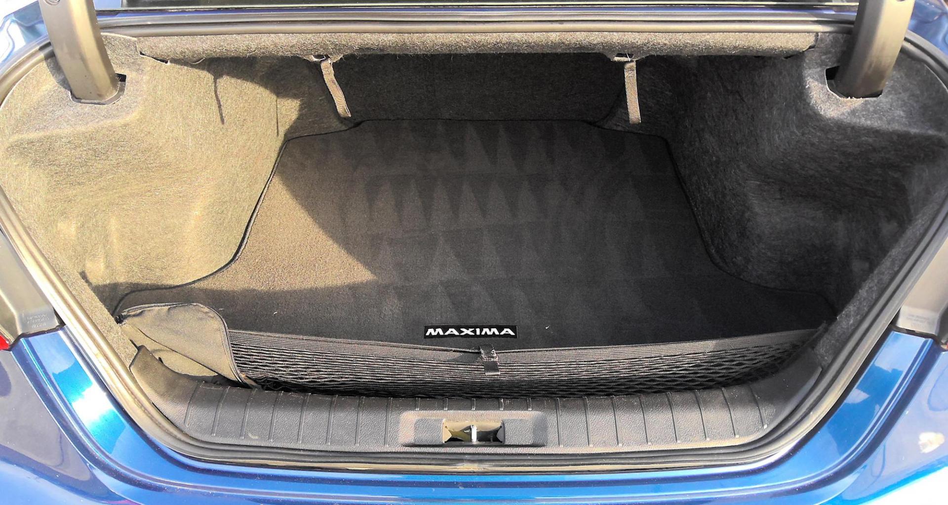 2017 BLUE Nissan Maxima 3.5 S (1N4AA6AP6HC) with an 3.5L V6 DOHC 24V engine, CVT transmission, located at 502 S. Riverside Avenue, Medford, OR, 97501, (541) 773-3136, 42.322803, -122.867477 - Photo#5