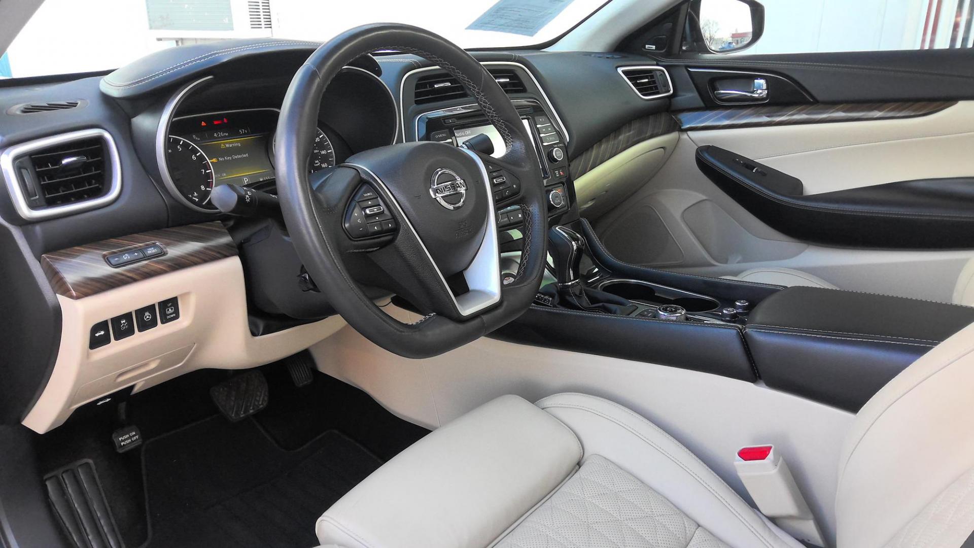 2017 BLUE Nissan Maxima 3.5 S (1N4AA6AP6HC) with an 3.5L V6 DOHC 24V engine, CVT transmission, located at 502 S. Riverside Avenue, Medford, OR, 97501, (541) 773-3136, 42.322803, -122.867477 - Photo#12