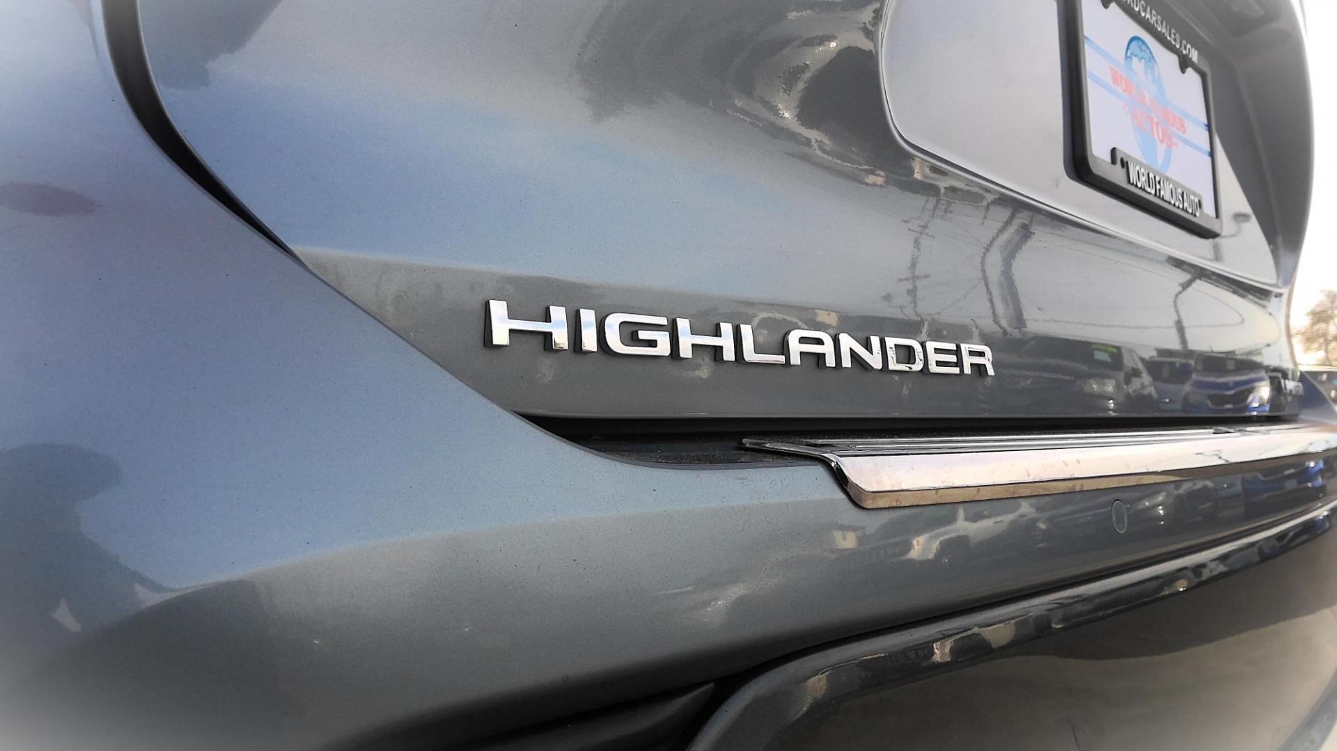 2020 GRAY Toyota Highlander Limited AWD V6 (5TDDZRBH3LS) with an 3.5L V6 DOHC 24V engine, 6A transmission, located at 502 S. Riverside Avenue, Medford, OR, 97501, (541) 773-3136, 42.322803, -122.867477 - Photo#4