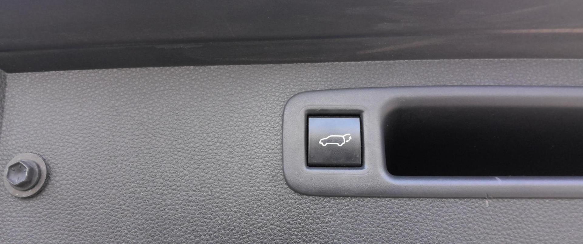 2020 GRAY Toyota Highlander Limited AWD V6 (5TDDZRBH3LS) with an 3.5L V6 DOHC 24V engine, 6A transmission, located at 502 S. Riverside Avenue, Medford, OR, 97501, (541) 773-3136, 42.322803, -122.867477 - Photo#5