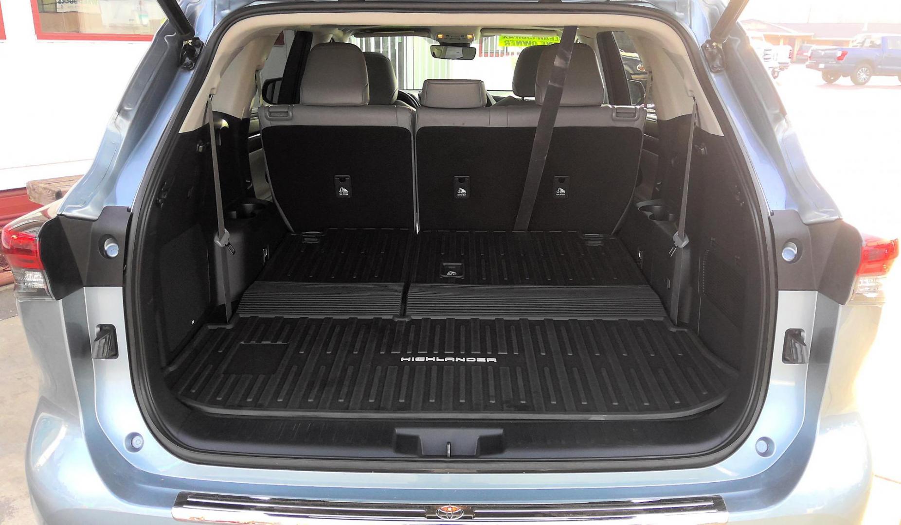 2020 GRAY Toyota Highlander Limited AWD V6 (5TDDZRBH3LS) with an 3.5L V6 DOHC 24V engine, 6A transmission, located at 502 S. Riverside Avenue, Medford, OR, 97501, (541) 773-3136, 42.322803, -122.867477 - Photo#7