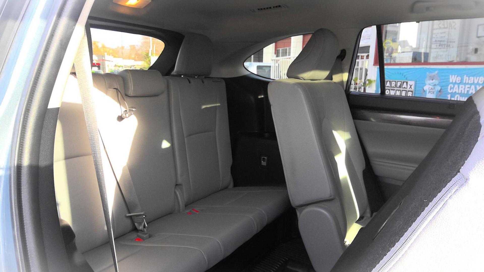 2020 GRAY Toyota Highlander Limited AWD V6 (5TDDZRBH3LS) with an 3.5L V6 DOHC 24V engine, 6A transmission, located at 502 S. Riverside Avenue, Medford, OR, 97501, (541) 773-3136, 42.322803, -122.867477 - Photo#9