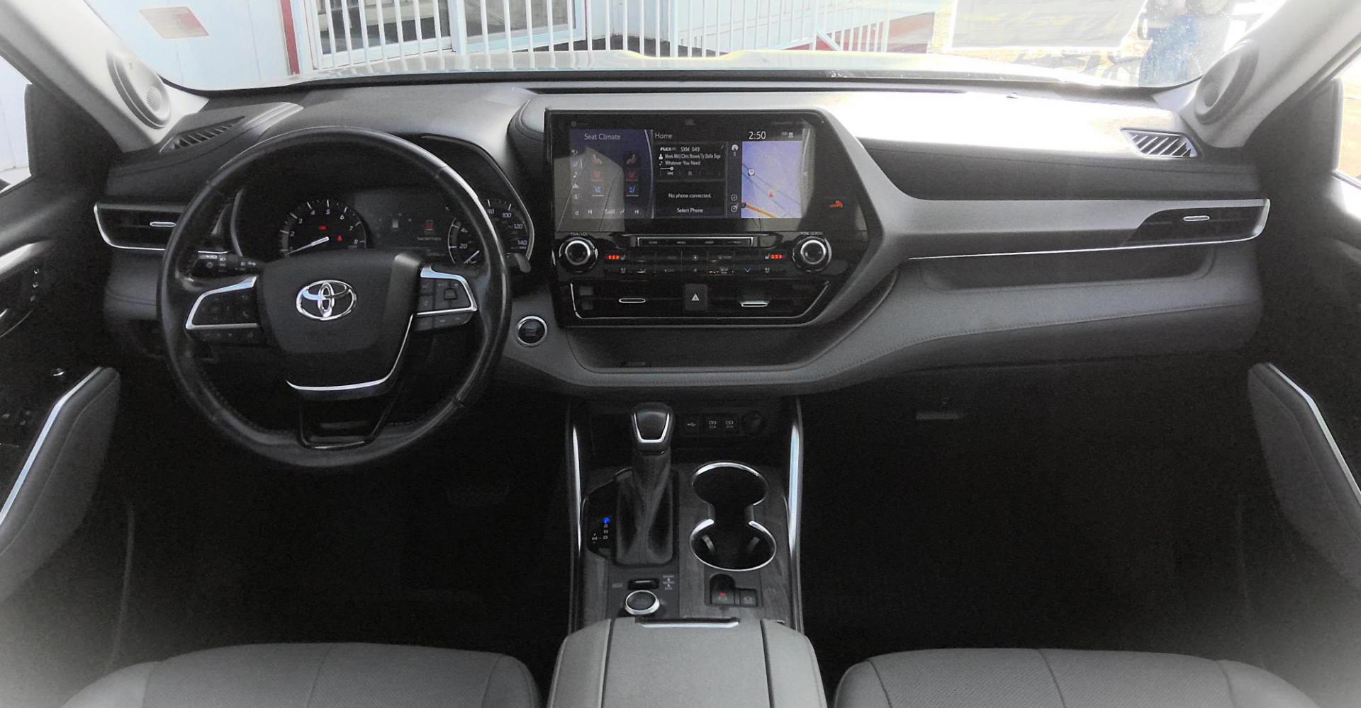 2020 GRAY Toyota Highlander Limited AWD V6 (5TDDZRBH3LS) with an 3.5L V6 DOHC 24V engine, 6A transmission, located at 502 S. Riverside Avenue, Medford, OR, 97501, (541) 773-3136, 42.322803, -122.867477 - Photo#14