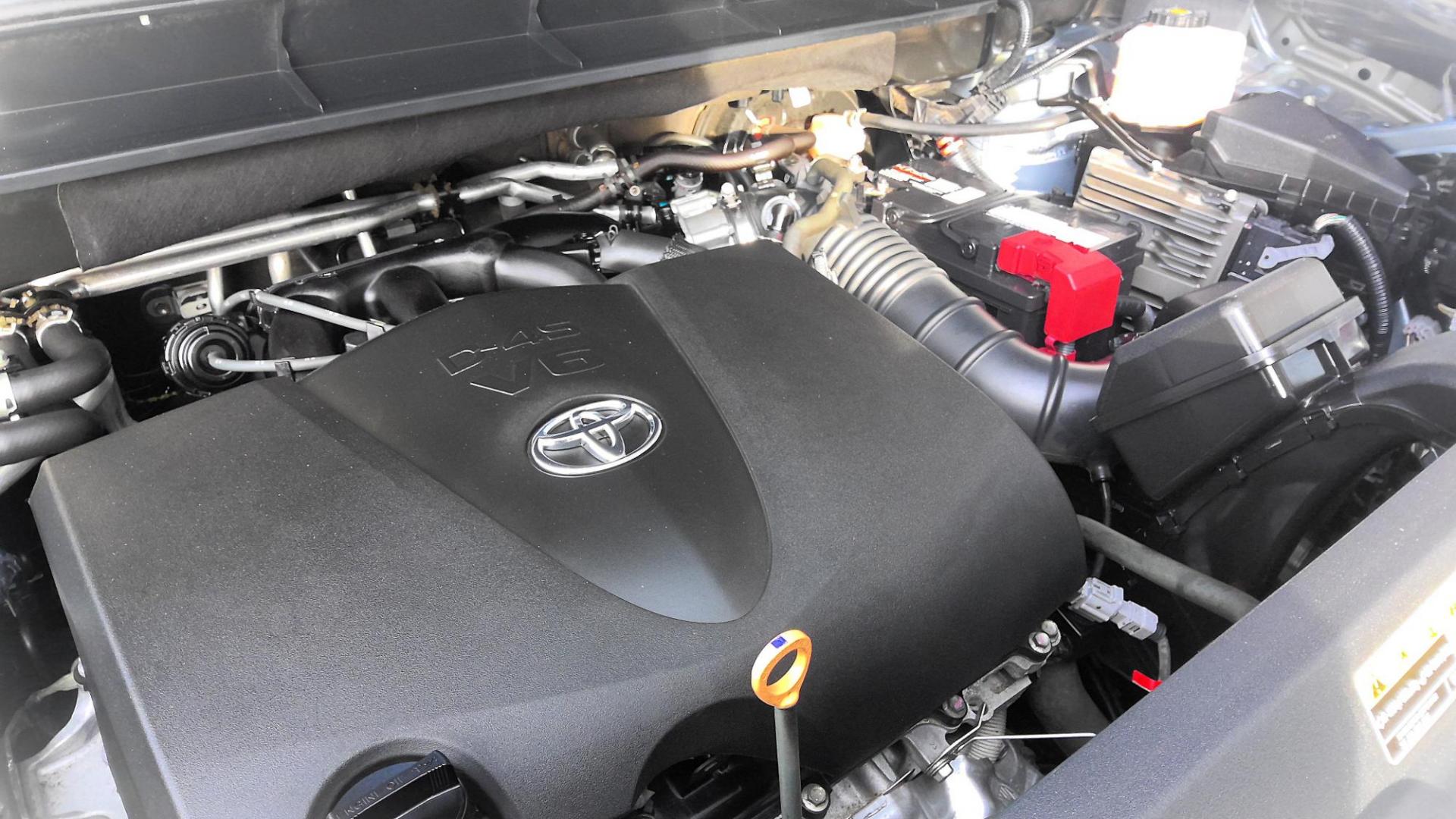 2020 GRAY Toyota Highlander Limited AWD V6 (5TDDZRBH3LS) with an 3.5L V6 DOHC 24V engine, 6A transmission, located at 502 S. Riverside Avenue, Medford, OR, 97501, (541) 773-3136, 42.322803, -122.867477 - Photo#21