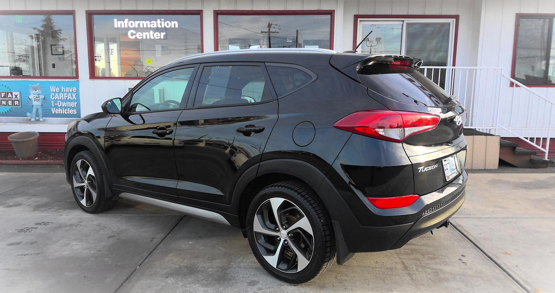 2017 BLACK Hyundai Tucson SE w/Preferred Package AWD (KM8J3CA49HU) with an 2.0L L4 DOHC 16V engine, 6A transmission, located at 502 S. Riverside Avenue, Medford, OR, 97501, (541) 773-3136, 42.322803, -122.867477 - Photo#2