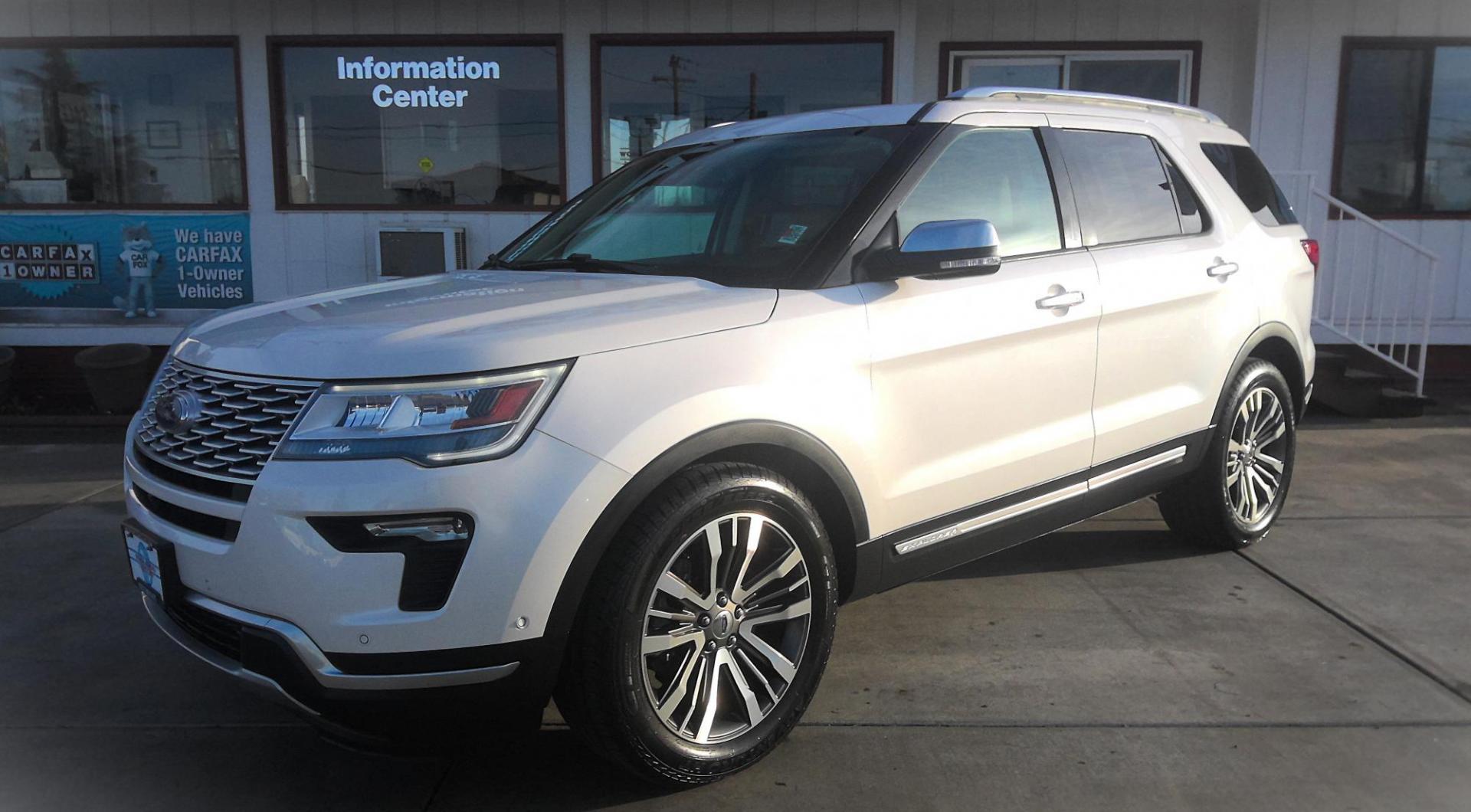 2018 WHITE Ford Explorer Platinum AWD (1FM5K8HT9JG) with an 3.5L V6 DOHC 24V engine, 6A transmission, located at 502 S. Riverside Avenue, Medford, OR, 97501, (541) 773-3136, 42.322803, -122.867477 - Photo#1