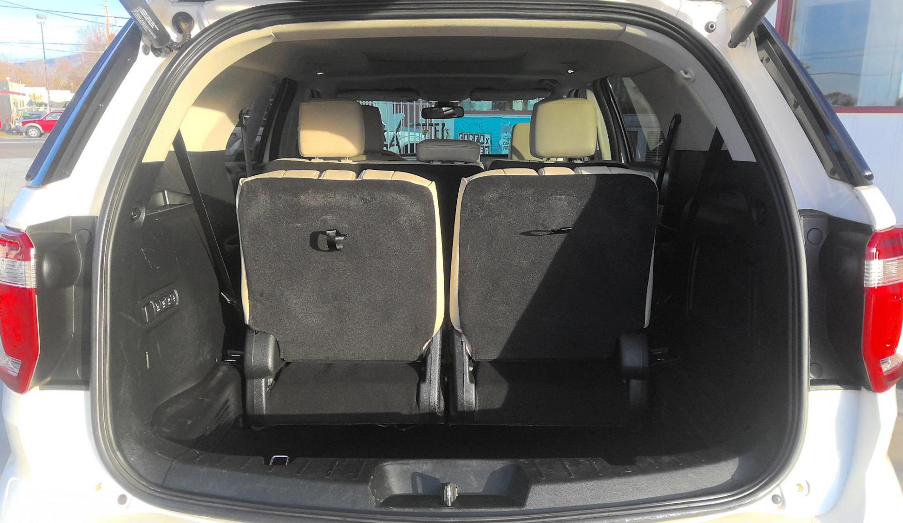 2018 WHITE Ford Explorer Platinum AWD (1FM5K8HT9JG) with an 3.5L V6 DOHC 24V engine, 6A transmission, located at 502 S. Riverside Avenue, Medford, OR, 97501, (541) 773-3136, 42.322803, -122.867477 - Photo#5