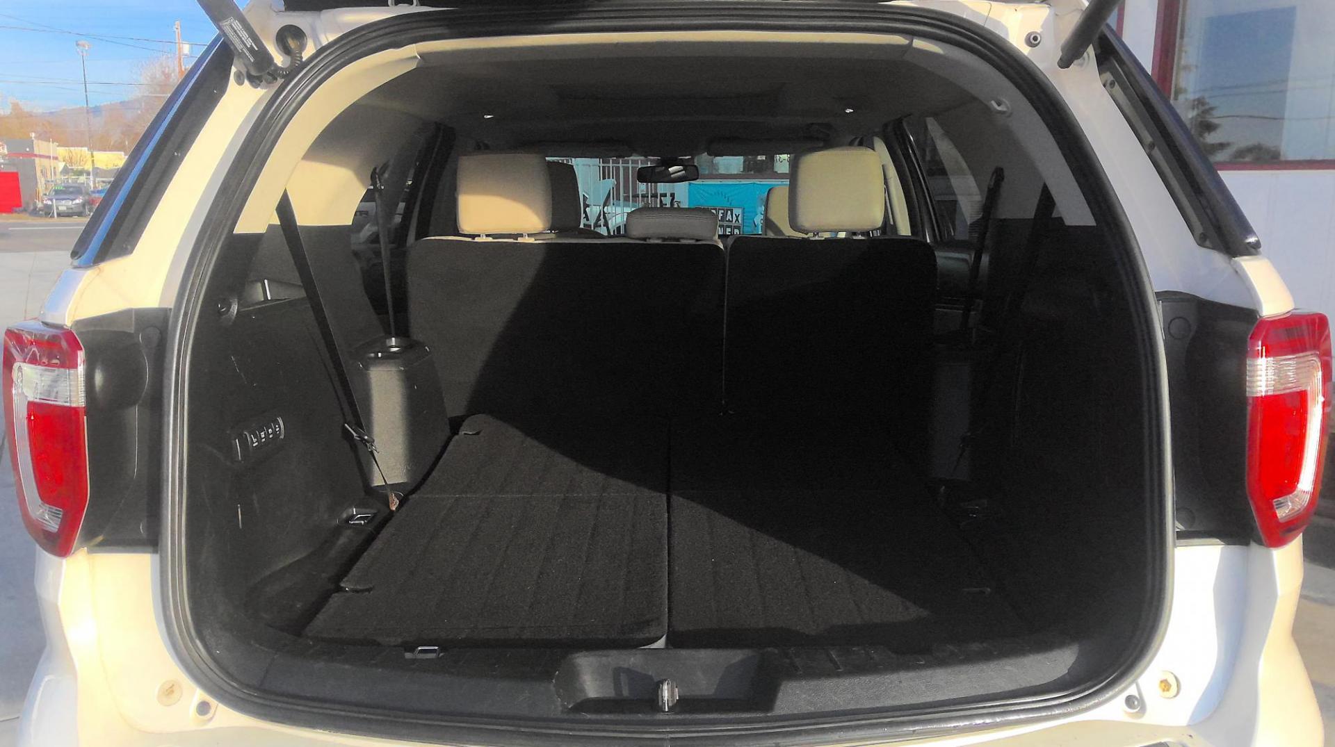 2018 WHITE Ford Explorer Platinum AWD (1FM5K8HT9JG) with an 3.5L V6 DOHC 24V engine, 6A transmission, located at 502 S. Riverside Avenue, Medford, OR, 97501, (541) 773-3136, 42.322803, -122.867477 - Photo#8