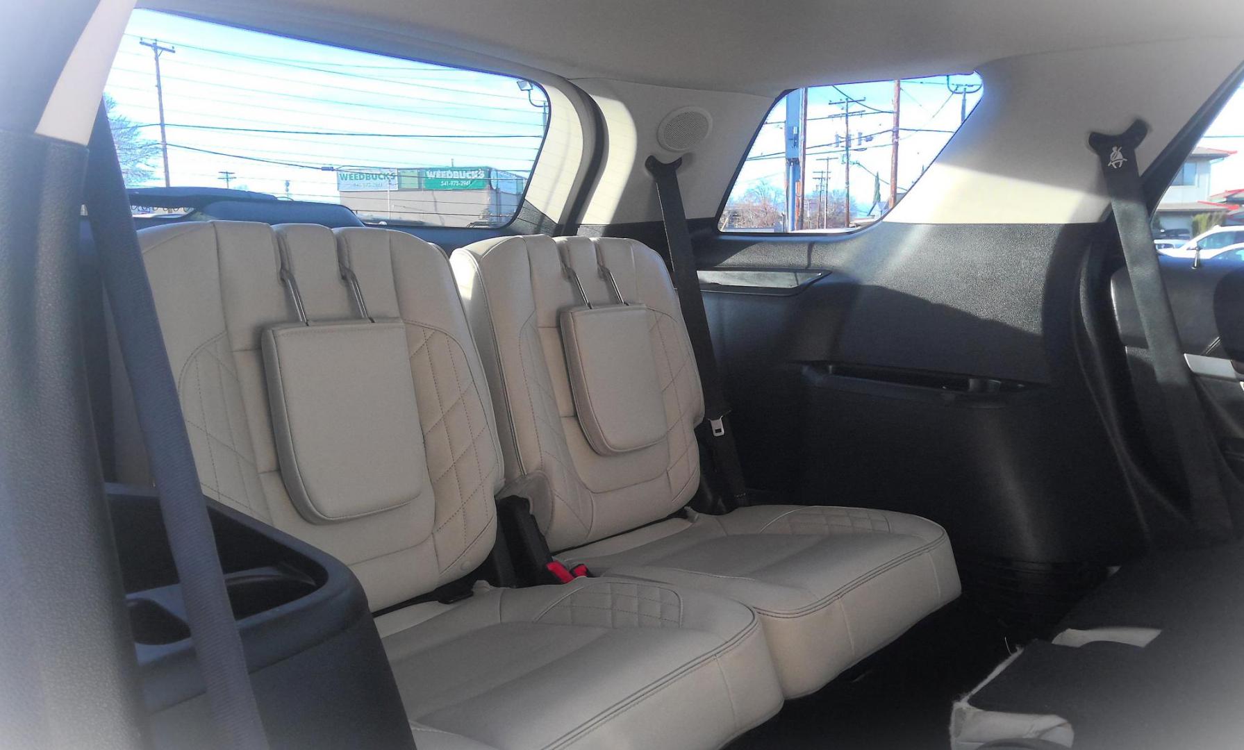 2018 WHITE Ford Explorer Platinum AWD (1FM5K8HT9JG) with an 3.5L V6 DOHC 24V engine, 6A transmission, located at 502 S. Riverside Avenue, Medford, OR, 97501, (541) 773-3136, 42.322803, -122.867477 - Photo#10