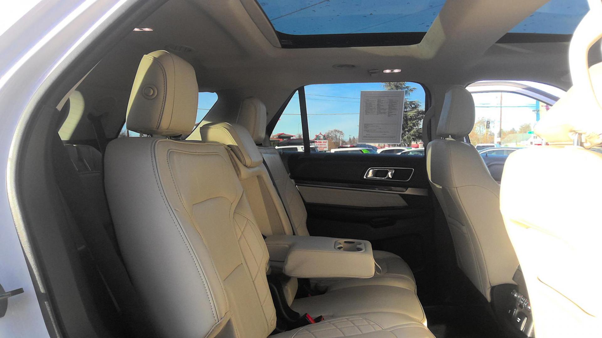 2018 WHITE Ford Explorer Platinum AWD (1FM5K8HT9JG) with an 3.5L V6 DOHC 24V engine, 6A transmission, located at 502 S. Riverside Avenue, Medford, OR, 97501, (541) 773-3136, 42.322803, -122.867477 - Photo#11