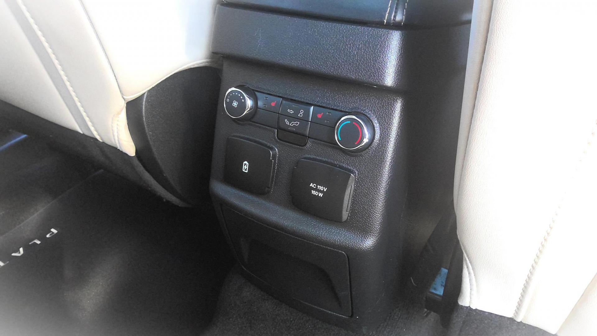 2018 WHITE Ford Explorer Platinum AWD (1FM5K8HT9JG) with an 3.5L V6 DOHC 24V engine, 6A transmission, located at 502 S. Riverside Avenue, Medford, OR, 97501, (541) 773-3136, 42.322803, -122.867477 - Photo#12