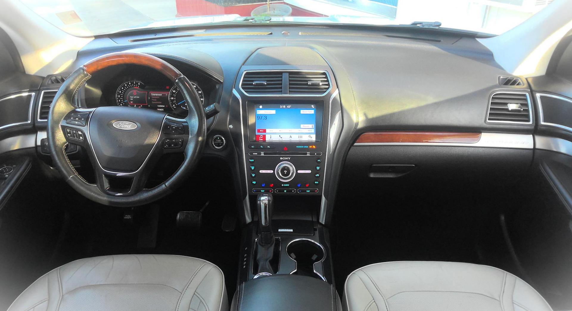 2018 WHITE Ford Explorer Platinum AWD (1FM5K8HT9JG) with an 3.5L V6 DOHC 24V engine, 6A transmission, located at 502 S. Riverside Avenue, Medford, OR, 97501, (541) 773-3136, 42.322803, -122.867477 - Photo#14