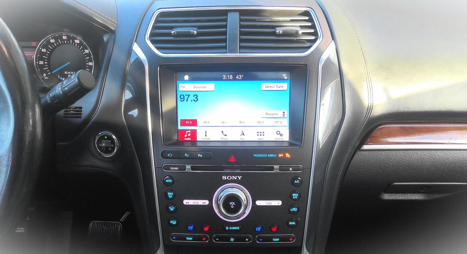 2018 WHITE Ford Explorer Platinum AWD (1FM5K8HT9JG) with an 3.5L V6 DOHC 24V engine, 6A transmission, located at 502 S. Riverside Avenue, Medford, OR, 97501, (541) 773-3136, 42.322803, -122.867477 - Photo#15