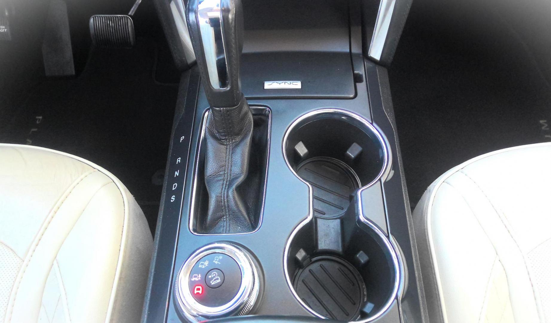 2018 WHITE Ford Explorer Platinum AWD (1FM5K8HT9JG) with an 3.5L V6 DOHC 24V engine, 6A transmission, located at 502 S. Riverside Avenue, Medford, OR, 97501, (541) 773-3136, 42.322803, -122.867477 - Photo#16