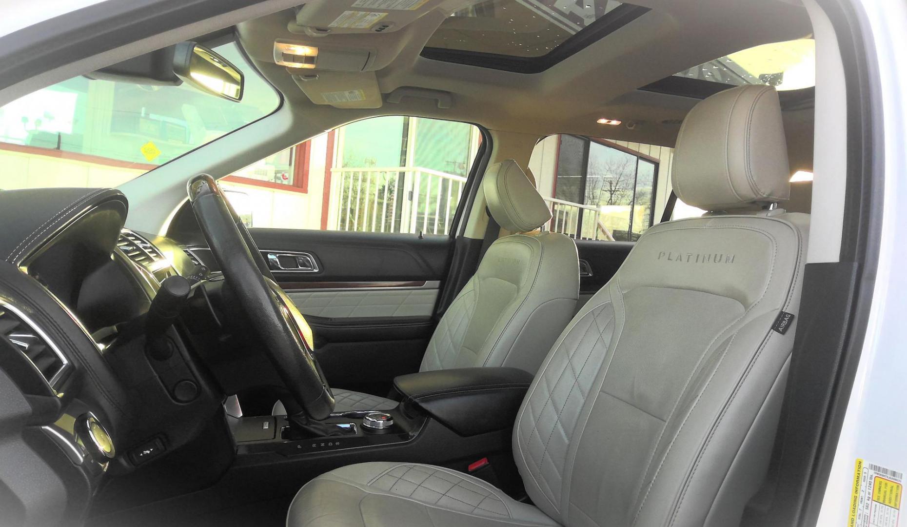 2018 WHITE Ford Explorer Platinum AWD (1FM5K8HT9JG) with an 3.5L V6 DOHC 24V engine, 6A transmission, located at 502 S. Riverside Avenue, Medford, OR, 97501, (541) 773-3136, 42.322803, -122.867477 - Photo#18