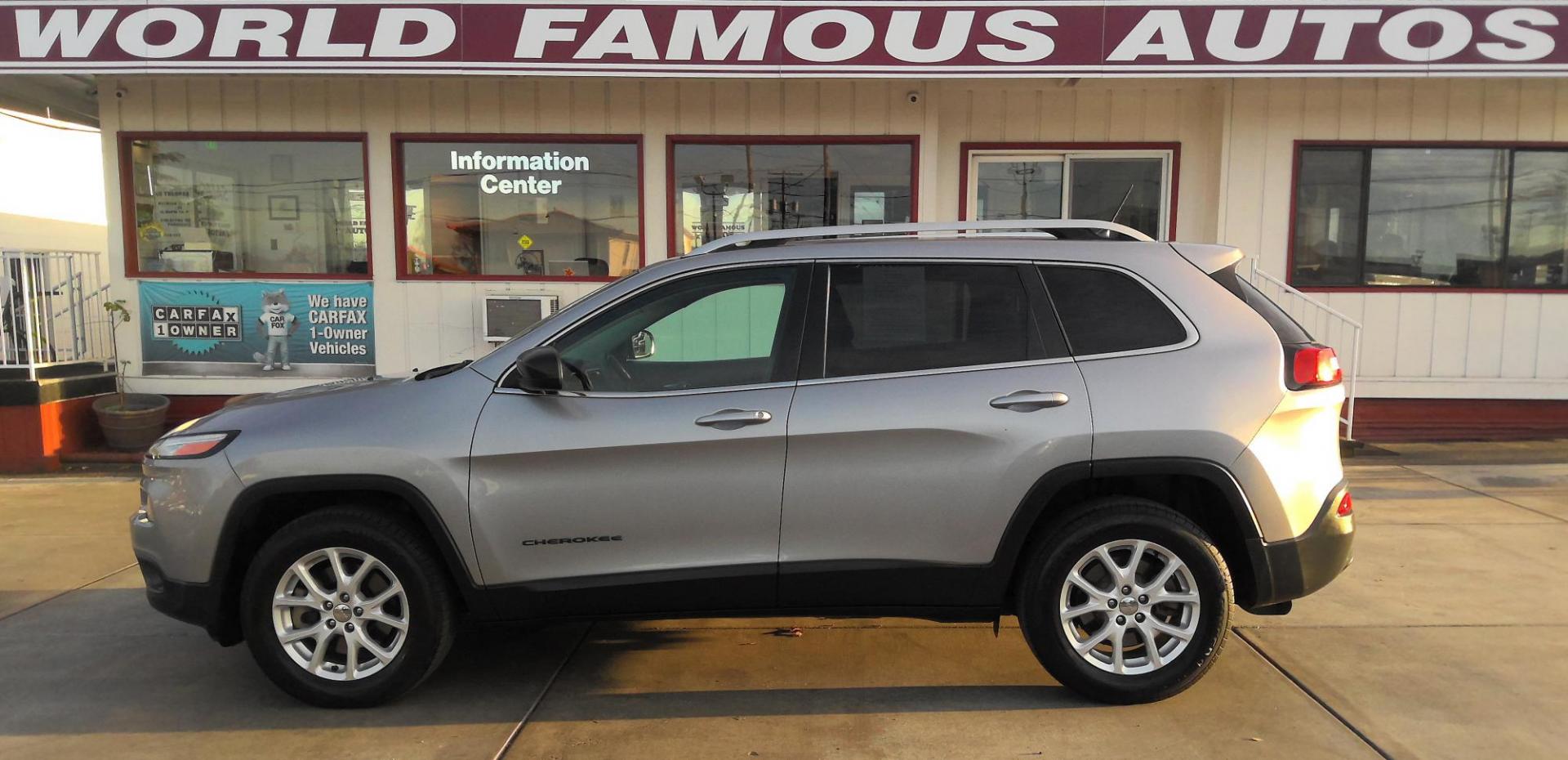 2018 SILVER Jeep Cherokee Latitude 4WD (1C4PJMCB7JD) with an 2.4L L4 DOHC 16V engine, 9A transmission, located at 502 S. Riverside Avenue, Medford, OR, 97501, (541) 773-3136, 42.322803, -122.867477 - Photo#0