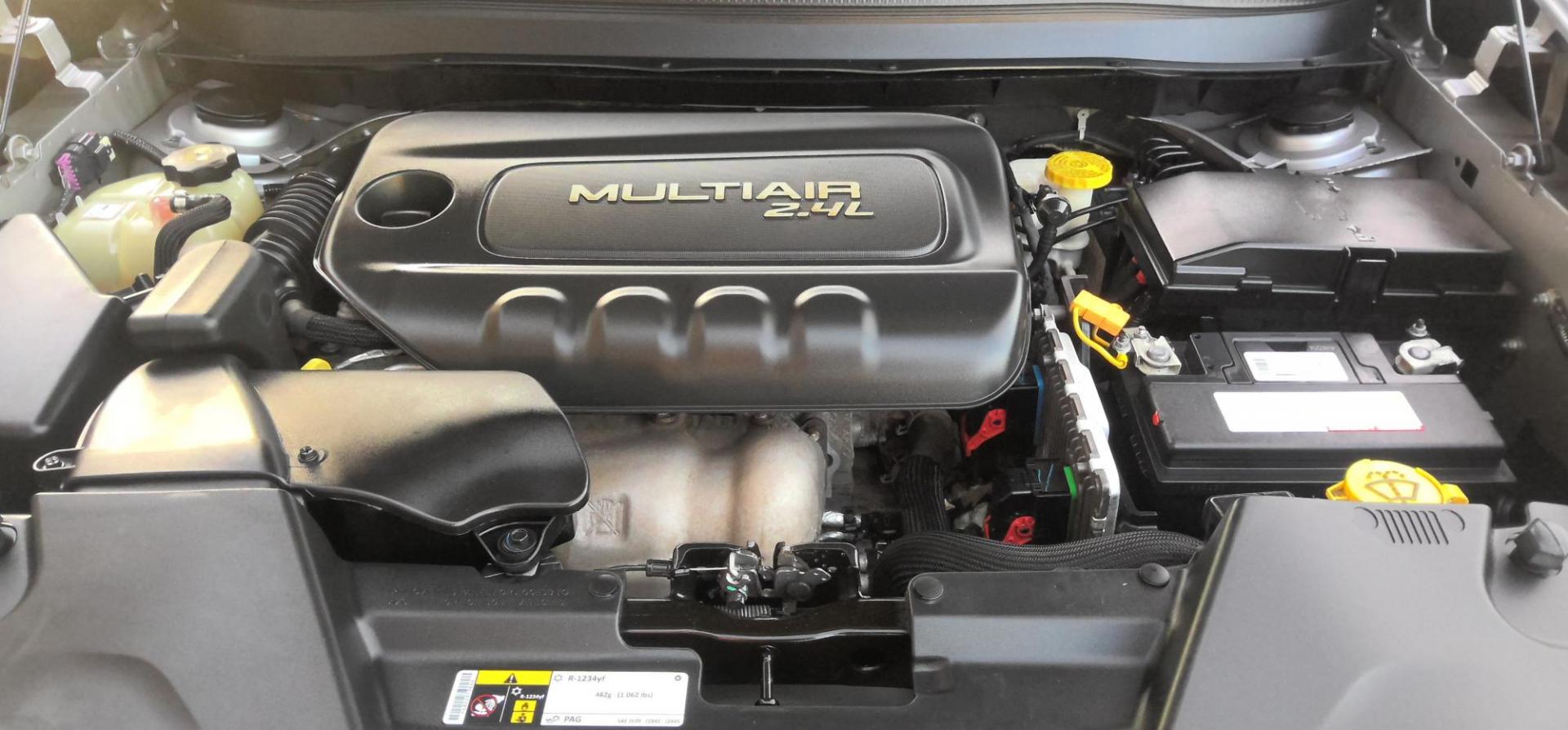 2018 SILVER Jeep Cherokee Latitude 4WD (1C4PJMCB7JD) with an 2.4L L4 DOHC 16V engine, 9A transmission, located at 502 S. Riverside Avenue, Medford, OR, 97501, (541) 773-3136, 42.322803, -122.867477 - Photo#12