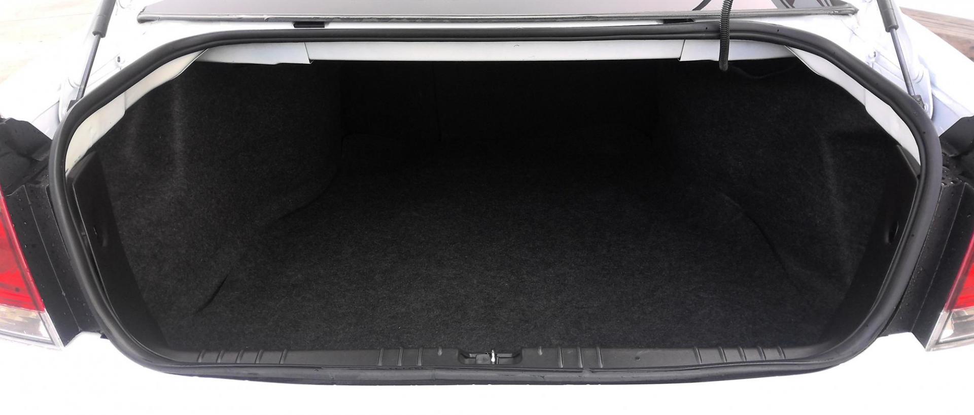 2015 WHITE Chevrolet Impala Limited LT (2G1WB5E34F1) with an 3.6L V6 DOHC 16V FFV engine, 6-Speed Automatic transmission, located at 502 S. Riverside Avenue, Medford, OR, 97501, (541) 773-3136, 42.322803, -122.867477 - Photo#5