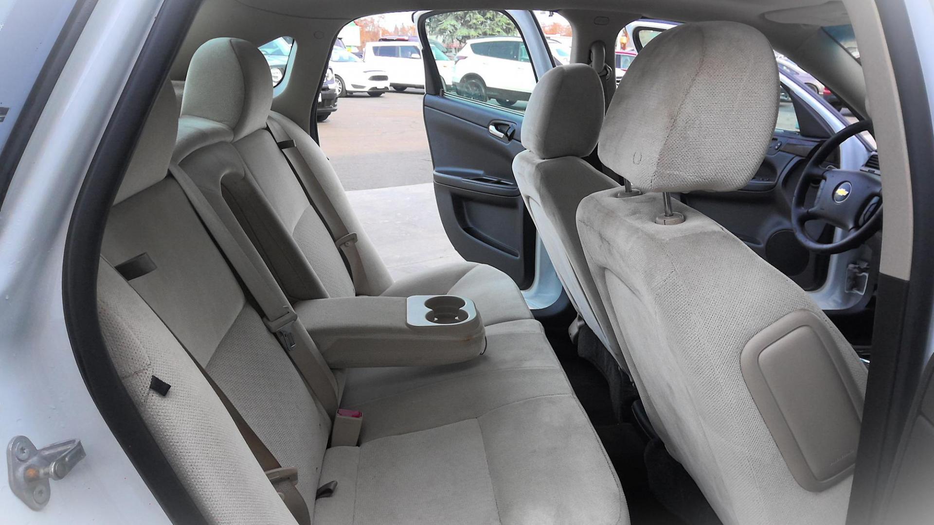 2015 WHITE Chevrolet Impala Limited LT (2G1WB5E34F1) with an 3.6L V6 DOHC 16V FFV engine, 6-Speed Automatic transmission, located at 502 S. Riverside Avenue, Medford, OR, 97501, (541) 773-3136, 42.322803, -122.867477 - Photo#8