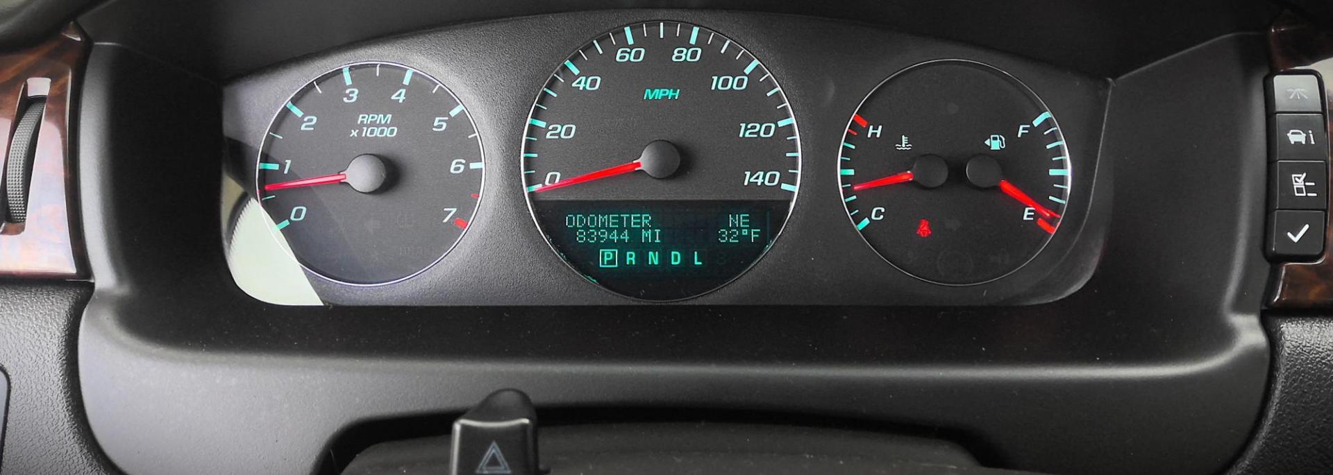 2015 WHITE Chevrolet Impala Limited LT (2G1WB5E34F1) with an 3.6L V6 DOHC 16V FFV engine, 6-Speed Automatic transmission, located at 502 S. Riverside Avenue, Medford, OR, 97501, (541) 773-3136, 42.322803, -122.867477 - Photo#11