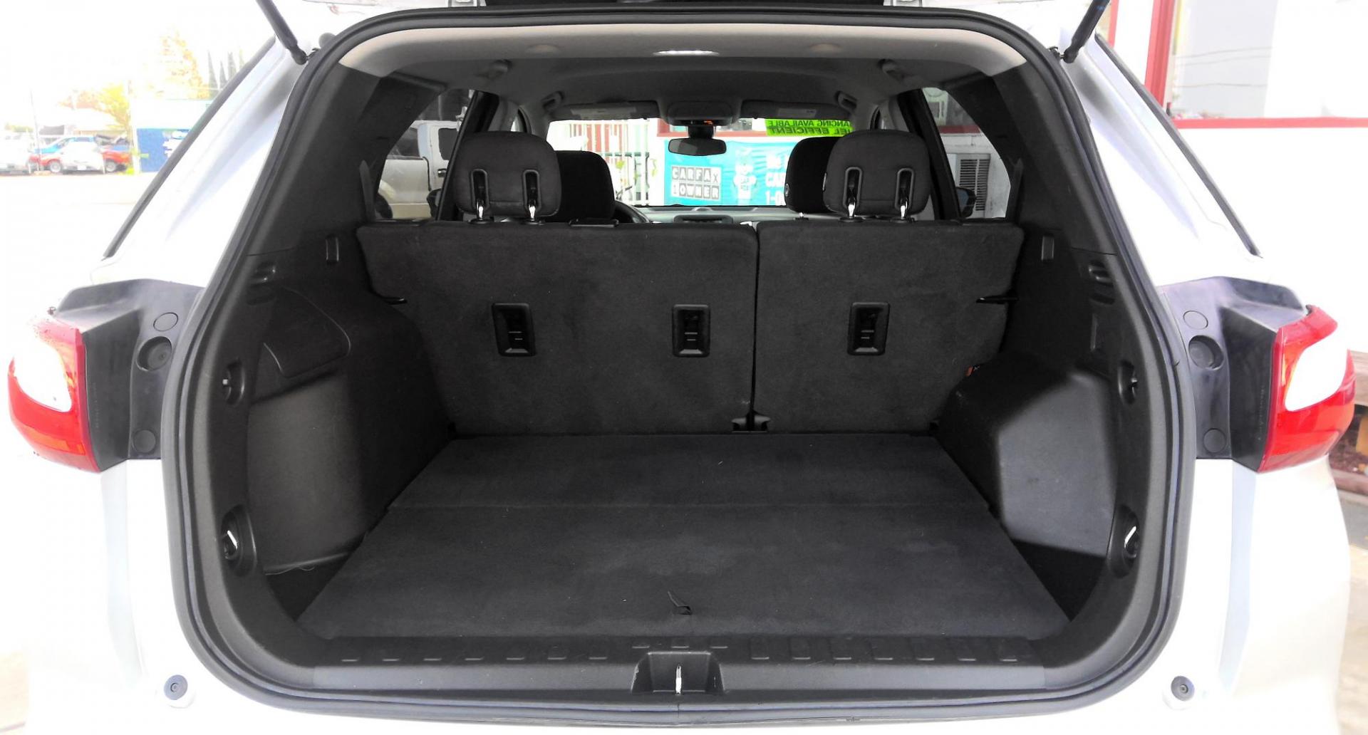 2020 SILVER Chevrolet Equinox LT AWD (2GNAXUEV7L6) with an 1.5L L4 DOHC 16V TURBO engine, 6A transmission, located at 502 S. Riverside Avenue, Medford, OR, 97501, (541) 773-3136, 42.322803, -122.867477 - Photo#5