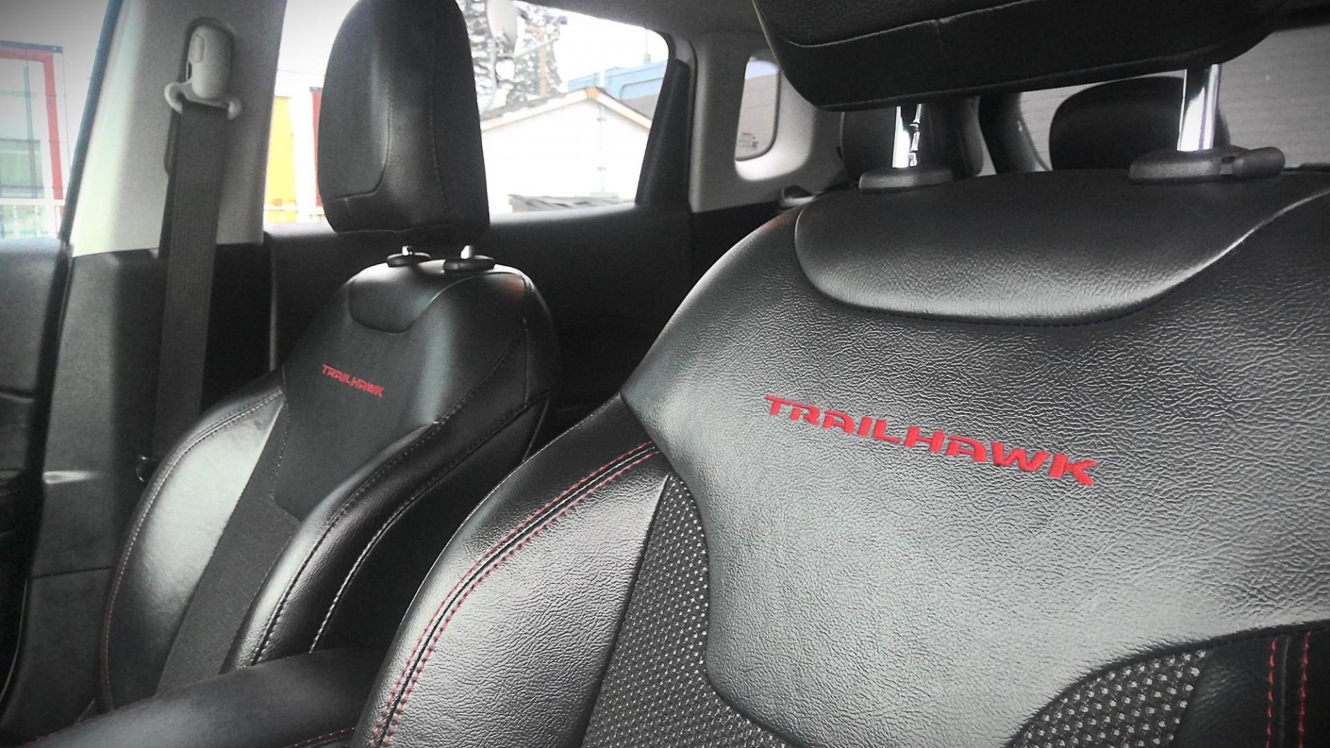 2019 WHITE Jeep Compass Trailhawk 4WD (3C4NJDDBXKT) with an 2.4L L4 DOHC 16V engine, 9A transmission, located at 502 S. Riverside Avenue, Medford, OR, 97501, (541) 773-3136, 42.322803, -122.867477 - Photo#15