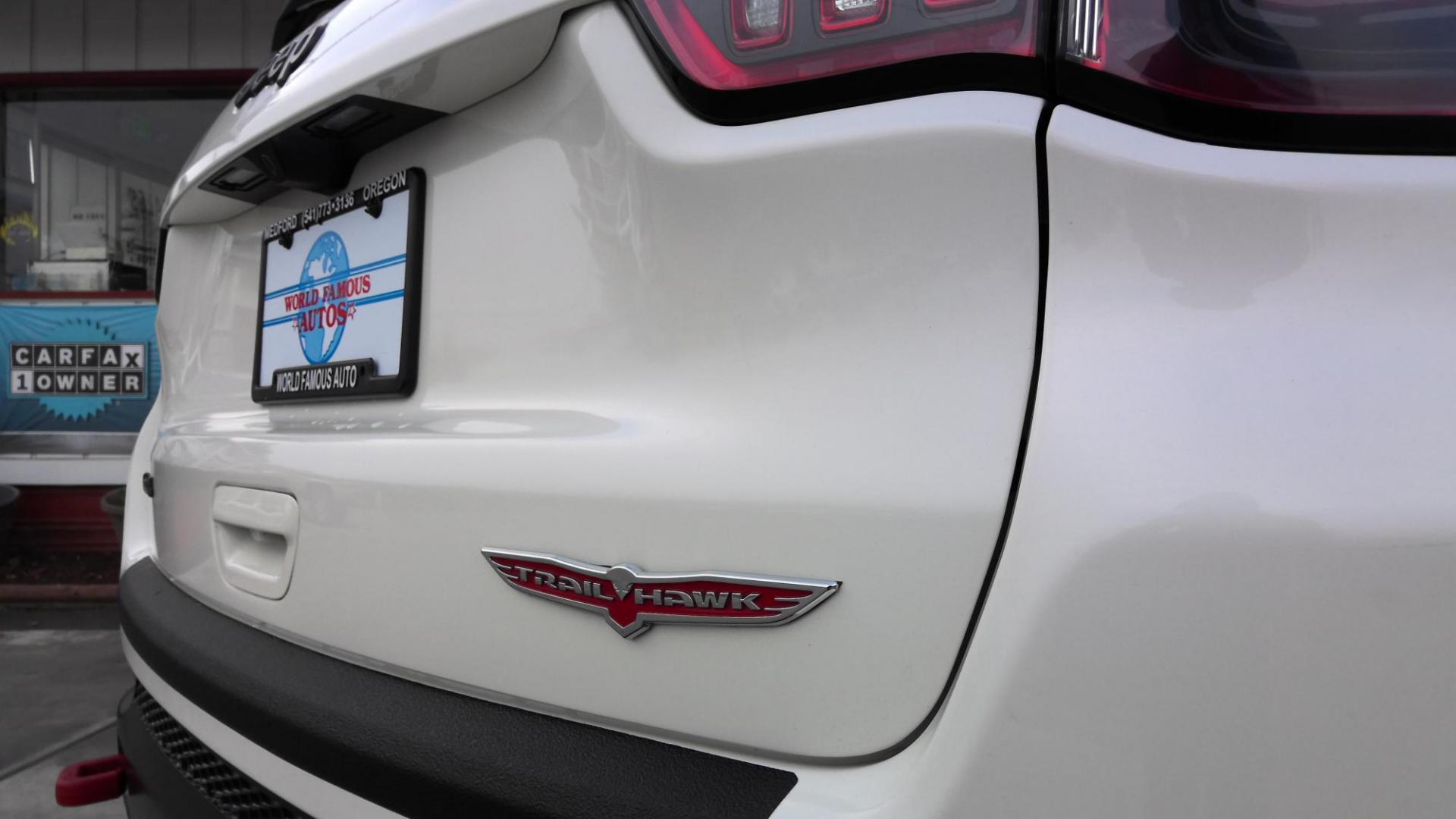 2019 WHITE Jeep Compass Trailhawk 4WD (3C4NJDDBXKT) with an 2.4L L4 DOHC 16V engine, 9A transmission, located at 502 S. Riverside Avenue, Medford, OR, 97501, (541) 773-3136, 42.322803, -122.867477 - Photo#3