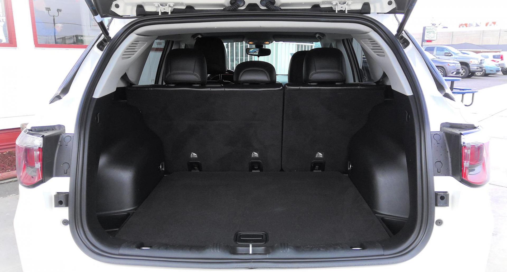 2019 WHITE Jeep Compass Trailhawk 4WD (3C4NJDDBXKT) with an 2.4L L4 DOHC 16V engine, 9A transmission, located at 502 S. Riverside Avenue, Medford, OR, 97501, (541) 773-3136, 42.322803, -122.867477 - Photo#5