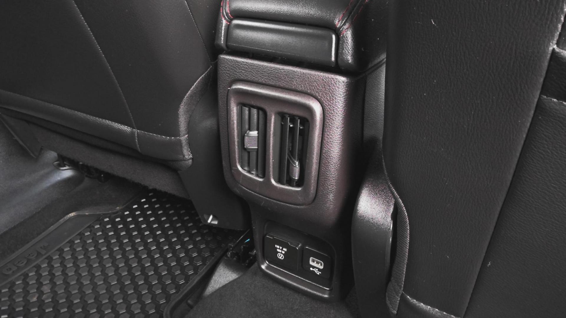 2019 WHITE Jeep Compass Trailhawk 4WD (3C4NJDDBXKT) with an 2.4L L4 DOHC 16V engine, 9A transmission, located at 502 S. Riverside Avenue, Medford, OR, 97501, (541) 773-3136, 42.322803, -122.867477 - Photo#8