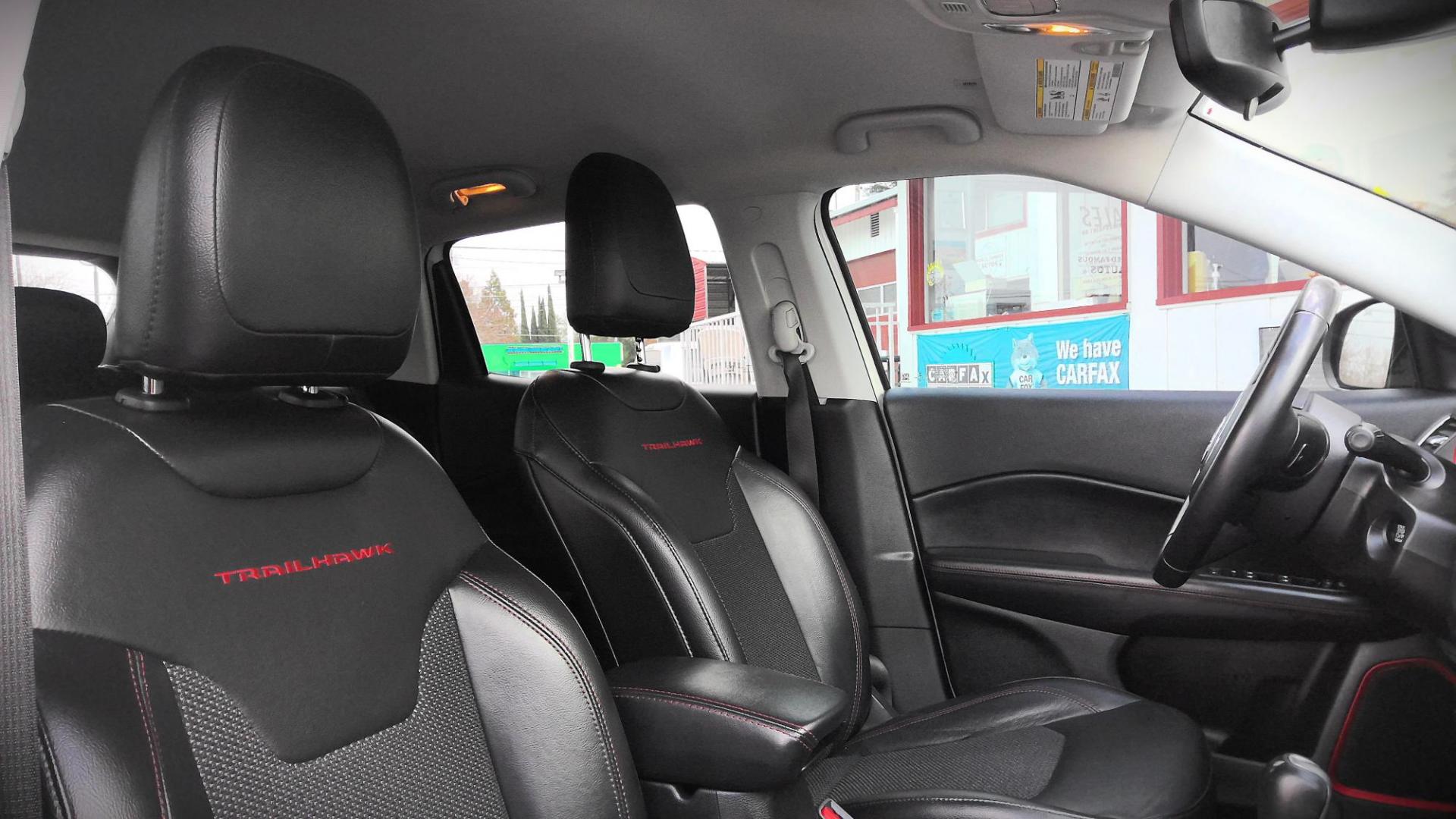 2019 WHITE Jeep Compass Trailhawk 4WD (3C4NJDDBXKT) with an 2.4L L4 DOHC 16V engine, 9A transmission, located at 502 S. Riverside Avenue, Medford, OR, 97501, (541) 773-3136, 42.322803, -122.867477 - Photo#9