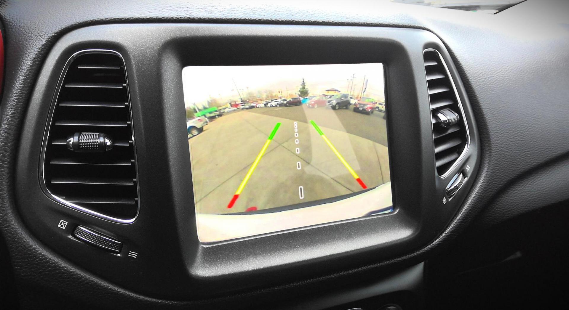 2019 WHITE Jeep Compass Trailhawk 4WD (3C4NJDDBXKT) with an 2.4L L4 DOHC 16V engine, 9A transmission, located at 502 S. Riverside Avenue, Medford, OR, 97501, (541) 773-3136, 42.322803, -122.867477 - Photo#12