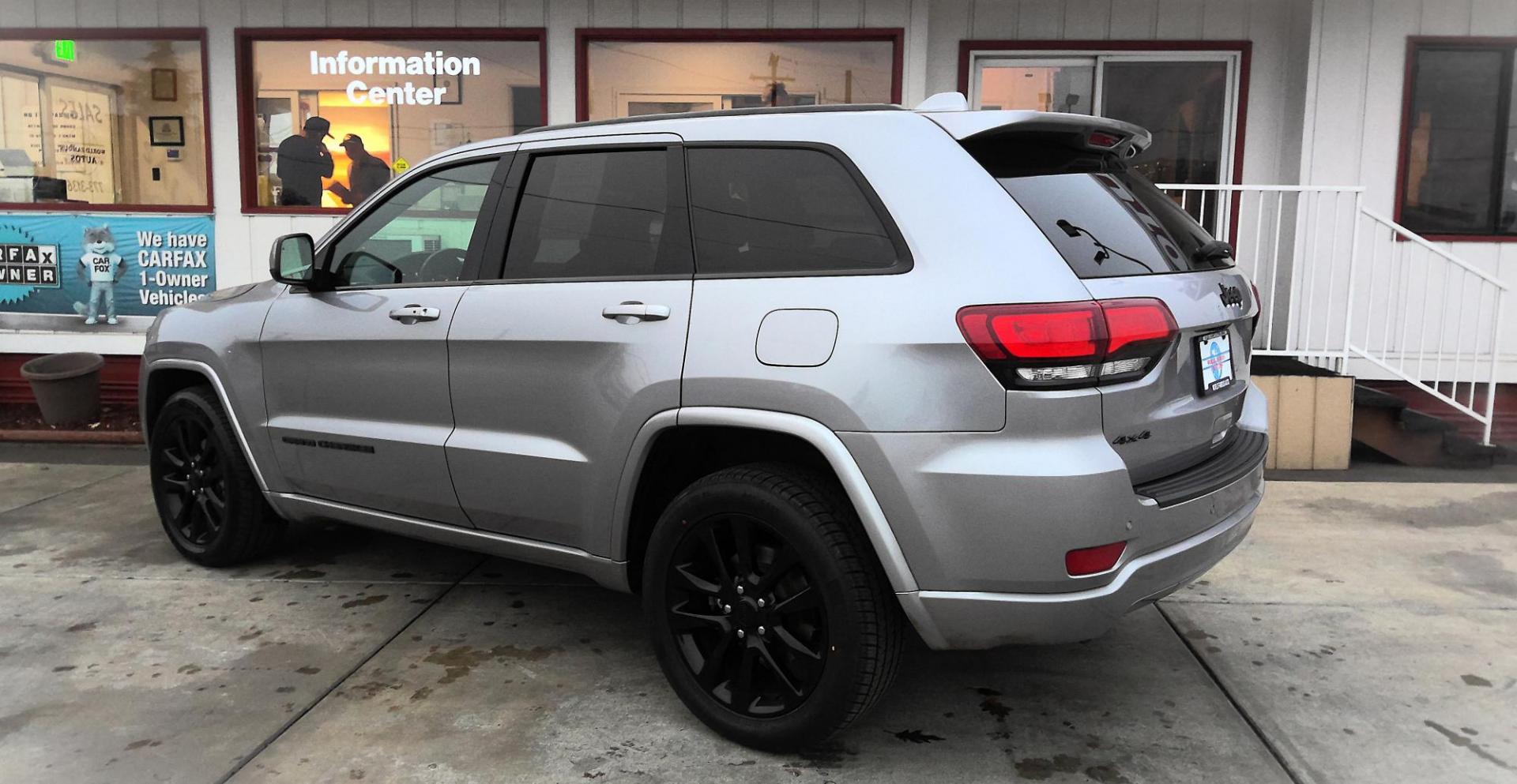 2019 SILVER Jeep Grand Cherokee Laredo 4WD (1C4RJFAG1KC) with an 3.6L V6 DOHC 24V engine, 8A transmission, located at 502 S. Riverside Avenue, Medford, OR, 97501, (541) 773-3136, 42.322803, -122.867477 - Photo#2