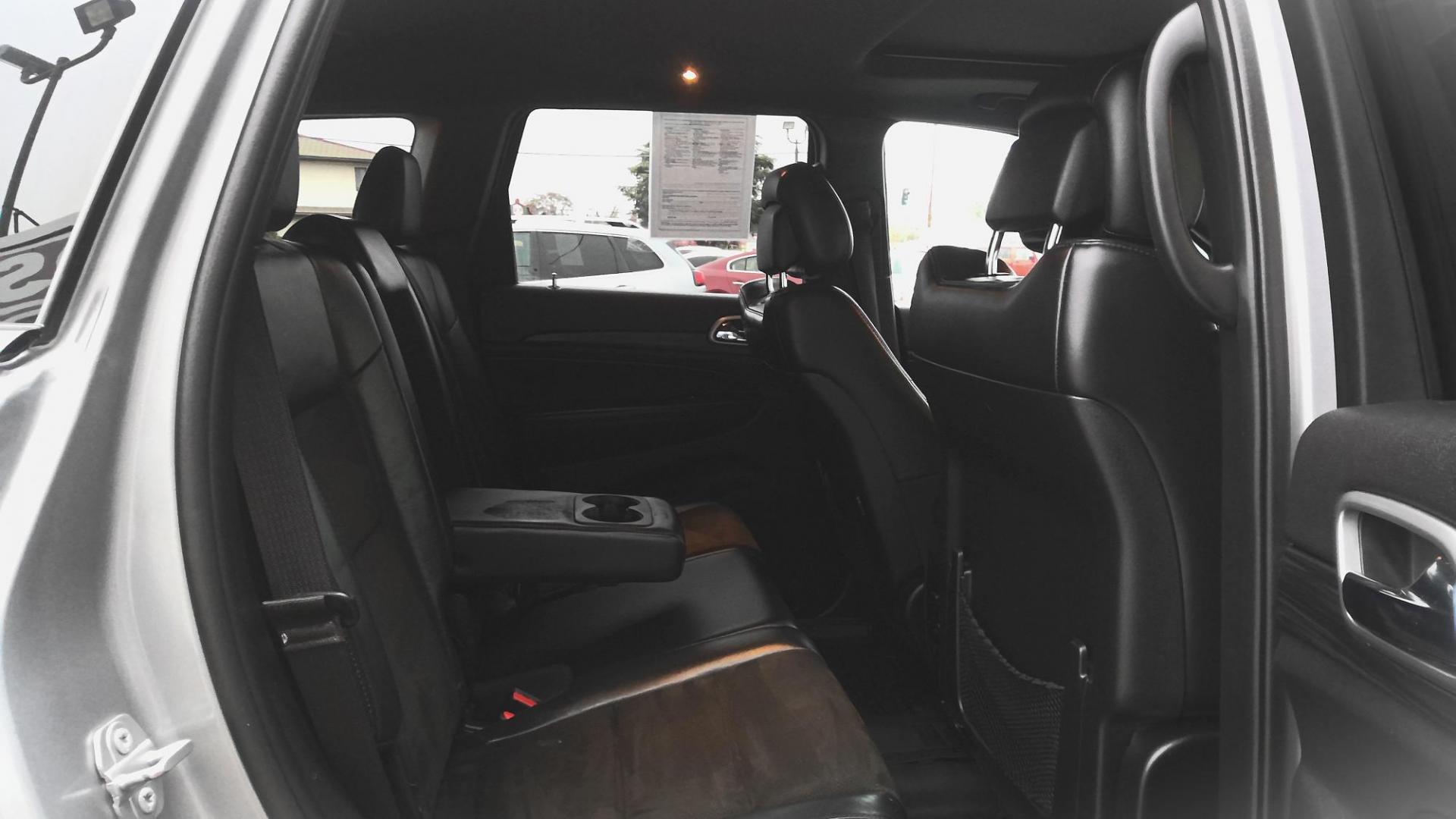 2019 SILVER Jeep Grand Cherokee Laredo 4WD (1C4RJFAG1KC) with an 3.6L V6 DOHC 24V engine, 8A transmission, located at 502 S. Riverside Avenue, Medford, OR, 97501, (541) 773-3136, 42.322803, -122.867477 - Photo#6