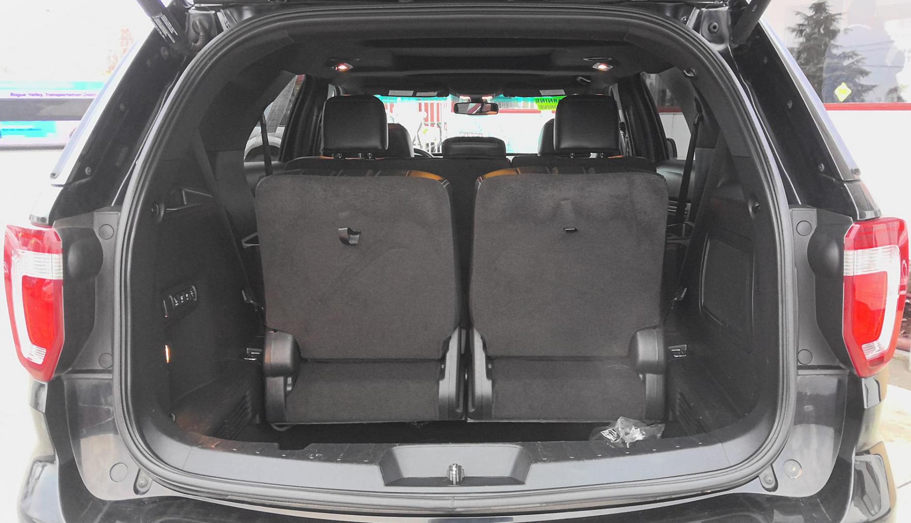 2017 BLACK Ford Explorer Limited 4WD (1FM5K8F87HG) with an 3.5L V6 DOHC 24V engine, 6A transmission, located at 502 S. Riverside Avenue, Medford, OR, 97501, (541) 773-3136, 42.322803, -122.867477 - Photo#5