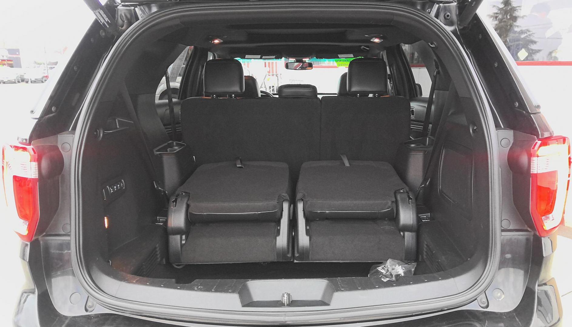 2017 BLACK Ford Explorer Limited 4WD (1FM5K8F87HG) with an 3.5L V6 DOHC 24V engine, 6A transmission, located at 502 S. Riverside Avenue, Medford, OR, 97501, (541) 773-3136, 42.322803, -122.867477 - Photo#6