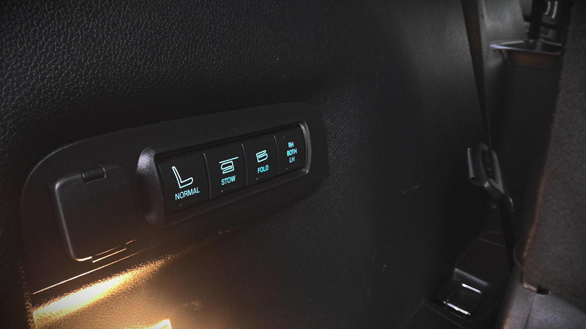 2017 BLACK Ford Explorer Limited 4WD (1FM5K8F87HG) with an 3.5L V6 DOHC 24V engine, 6A transmission, located at 502 S. Riverside Avenue, Medford, OR, 97501, (541) 773-3136, 42.322803, -122.867477 - Photo#9