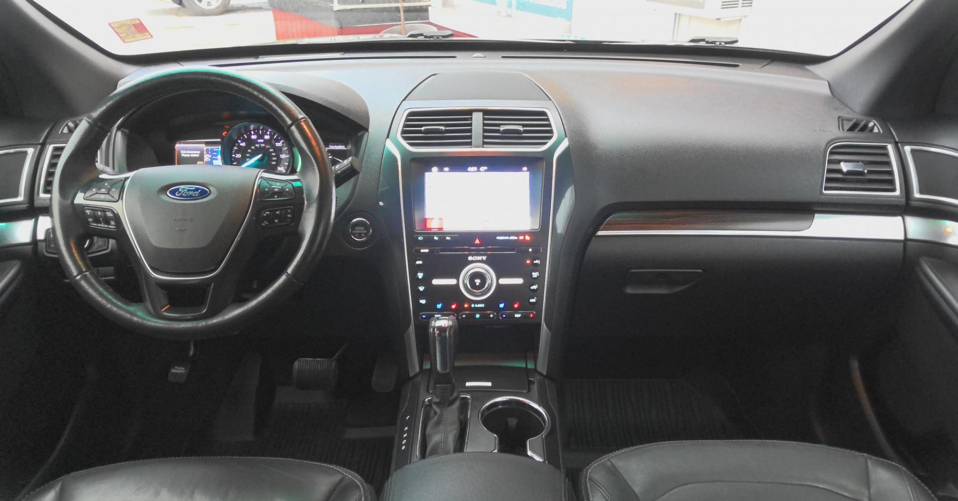 2017 BLACK Ford Explorer Limited 4WD (1FM5K8F87HG) with an 3.5L V6 DOHC 24V engine, 6A transmission, located at 502 S. Riverside Avenue, Medford, OR, 97501, (541) 773-3136, 42.322803, -122.867477 - Photo#13