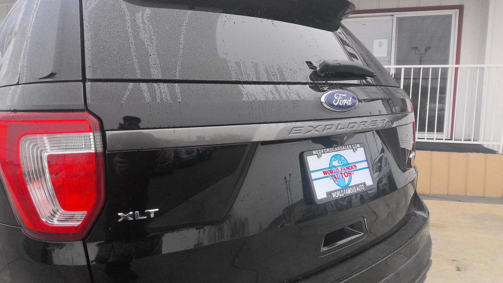 2017 BLACK Ford Explorer XLT 4WD (1FM5K8D83HG) with an 3.5L V6 DOHC 24V engine, 6A transmission, located at 502 S. Riverside Avenue, Medford, OR, 97501, (541) 773-3136, 42.322803, -122.867477 - Photo#3
