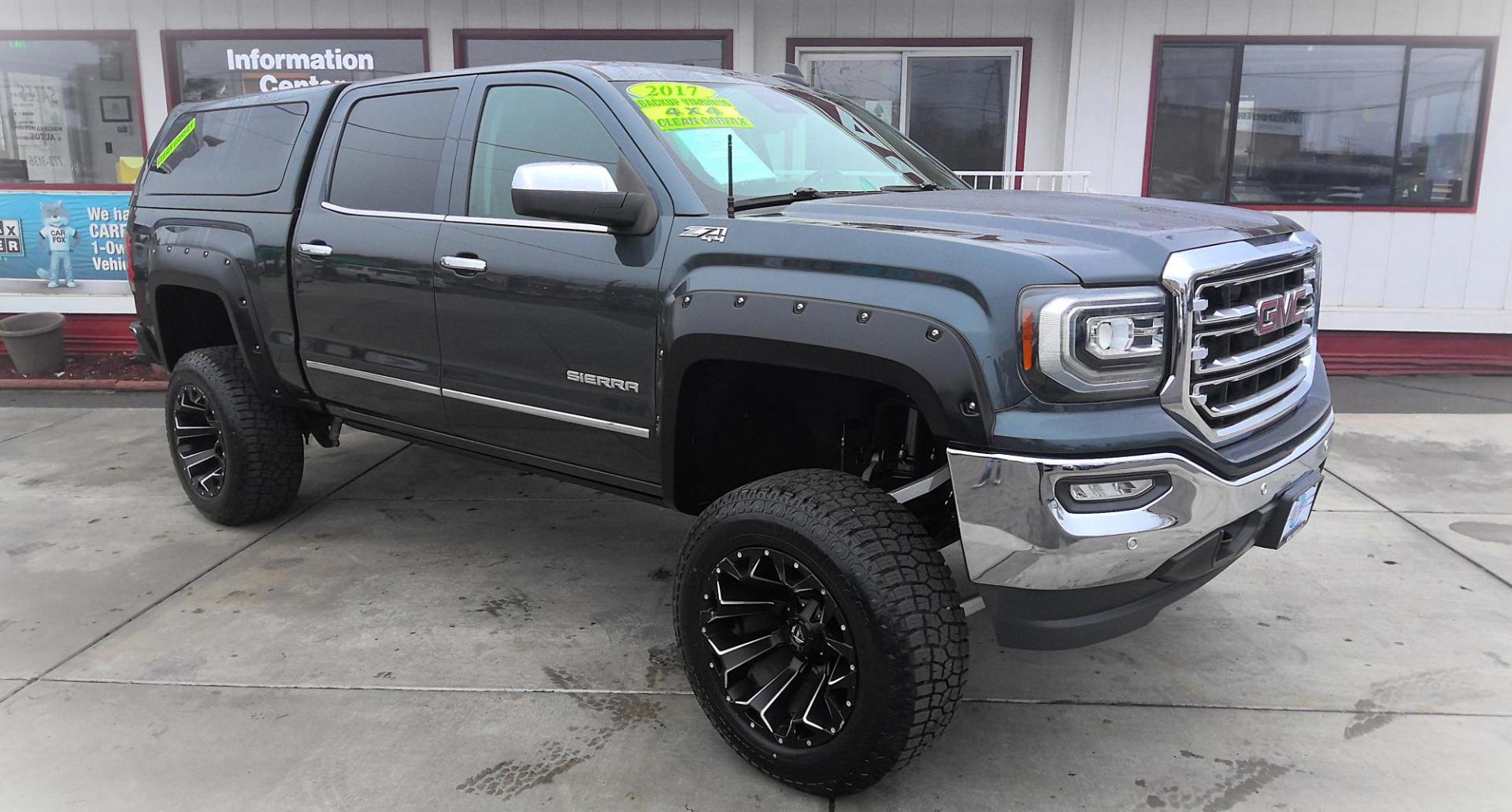 2017 GRAY GMC Sierra 1500 SLT Crew Cab Long Box 4WD (3GTU2NEC0HG) with an 5.3L V8 OHV 16V engine, 6A transmission, located at 502 S. Riverside Avenue, Medford, OR, 97501, (541) 773-3136, 42.322803, -122.867477 - Photo#1